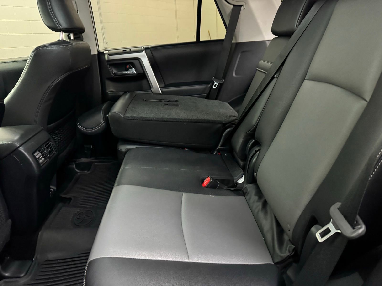 Used 2020 Toyota 4Runner SR5 Premium w/ Moonroof Package image 32