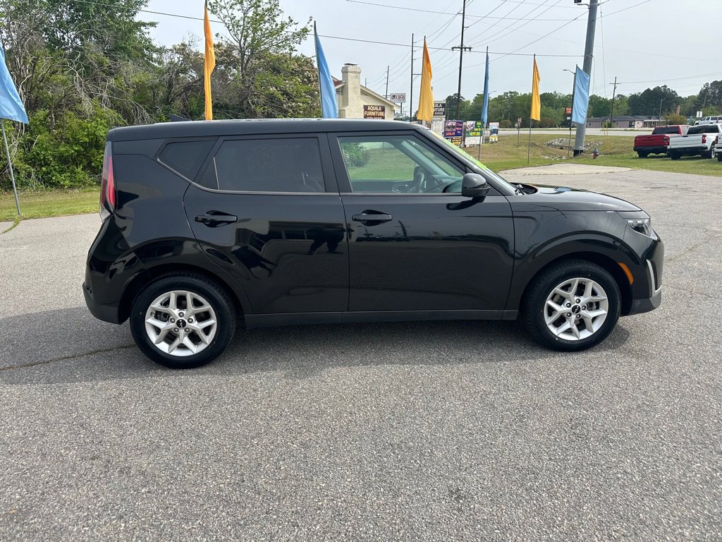 Used 2023 Kia Soul LX w/ LX Technology Package image 6