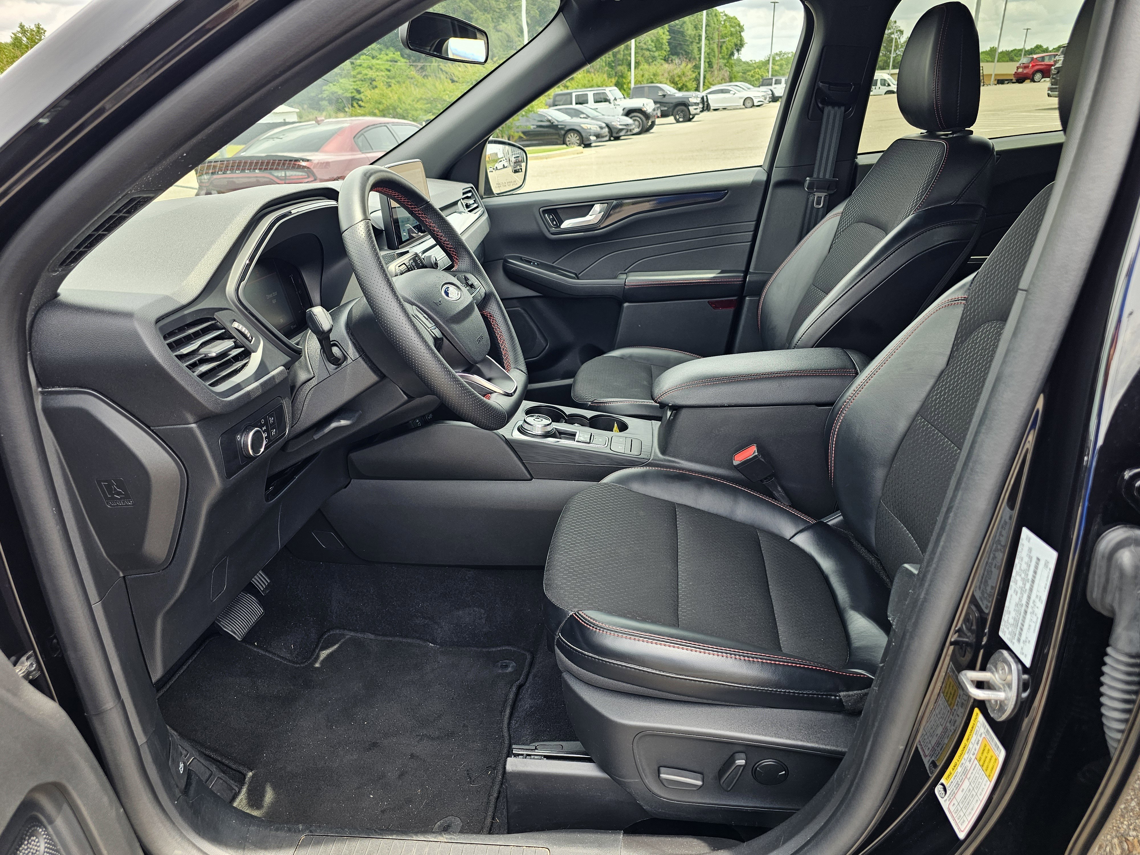 Used 2025 Ford Escape ST-Line FWD image 17