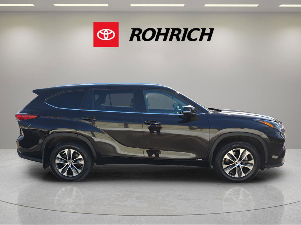 Used 2022 Toyota Highlander XLE image 5