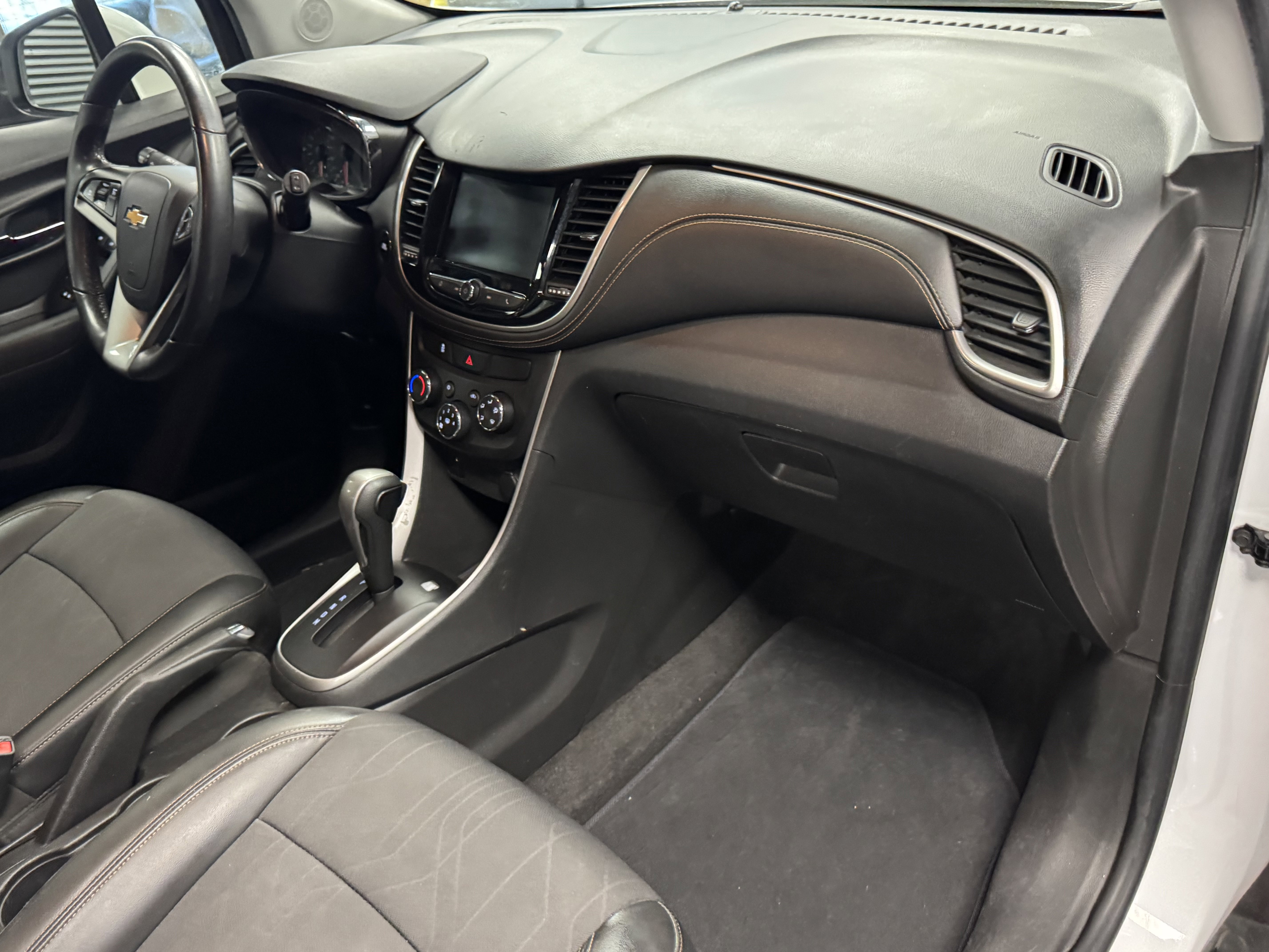 Used 2020 Chevrolet Trax LT w/ Driver Confidence Package FWD image 14