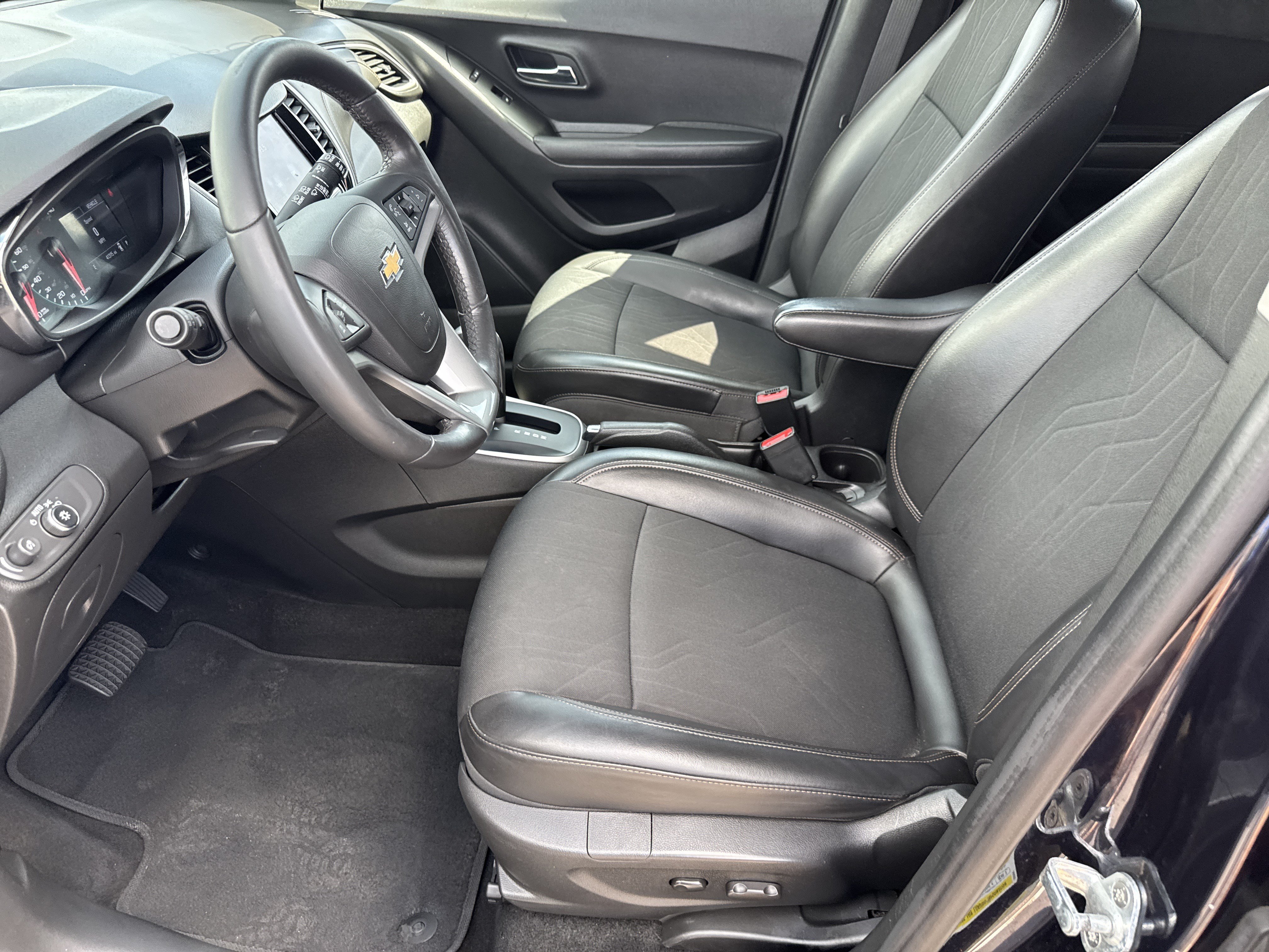 Used 2022 Chevrolet Trax LT w/ Driver Confidence Package AWD/4WD image 10