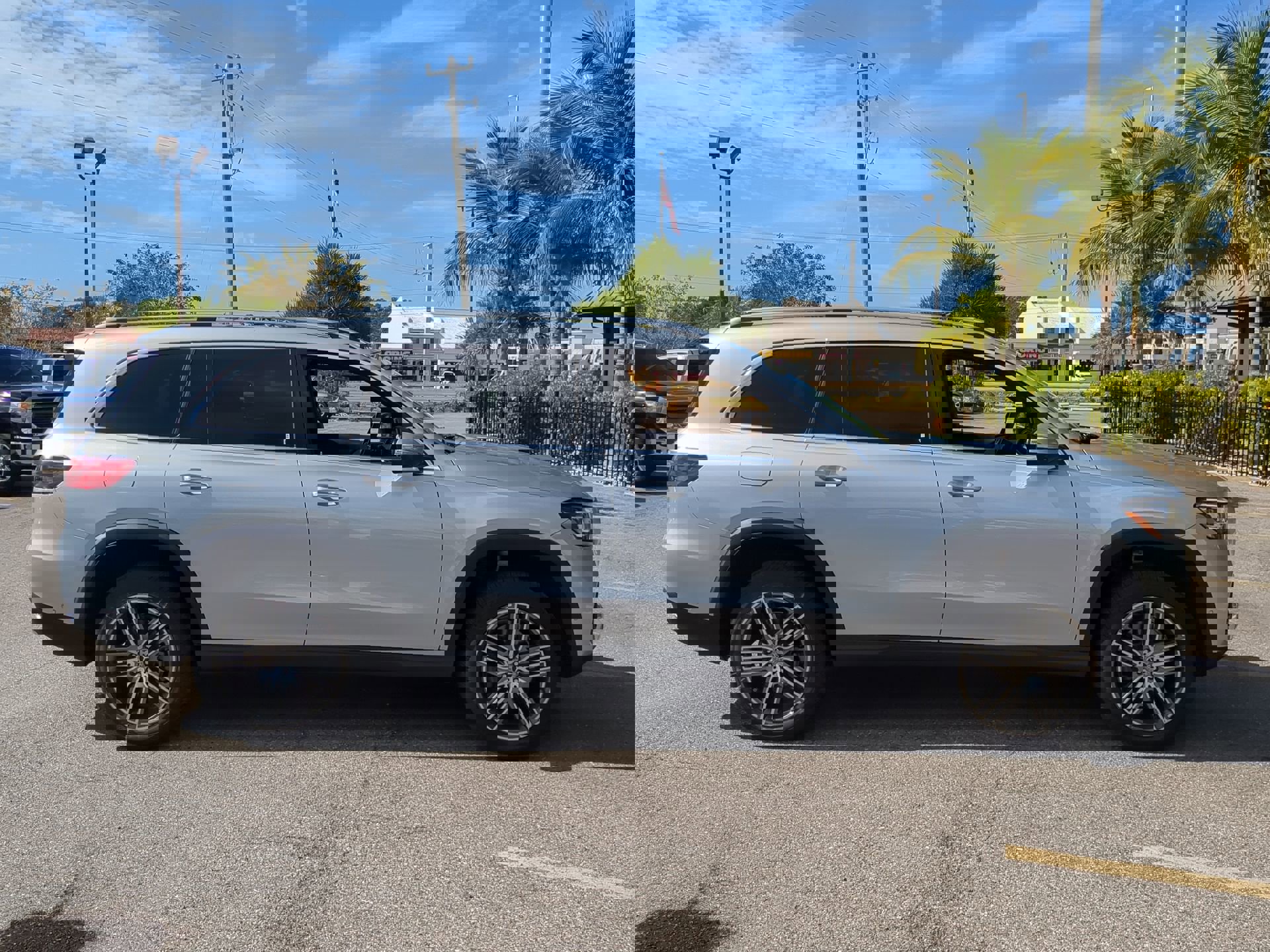 Used 2024 Mercedes-Benz GLS 450 4MATIC image 5