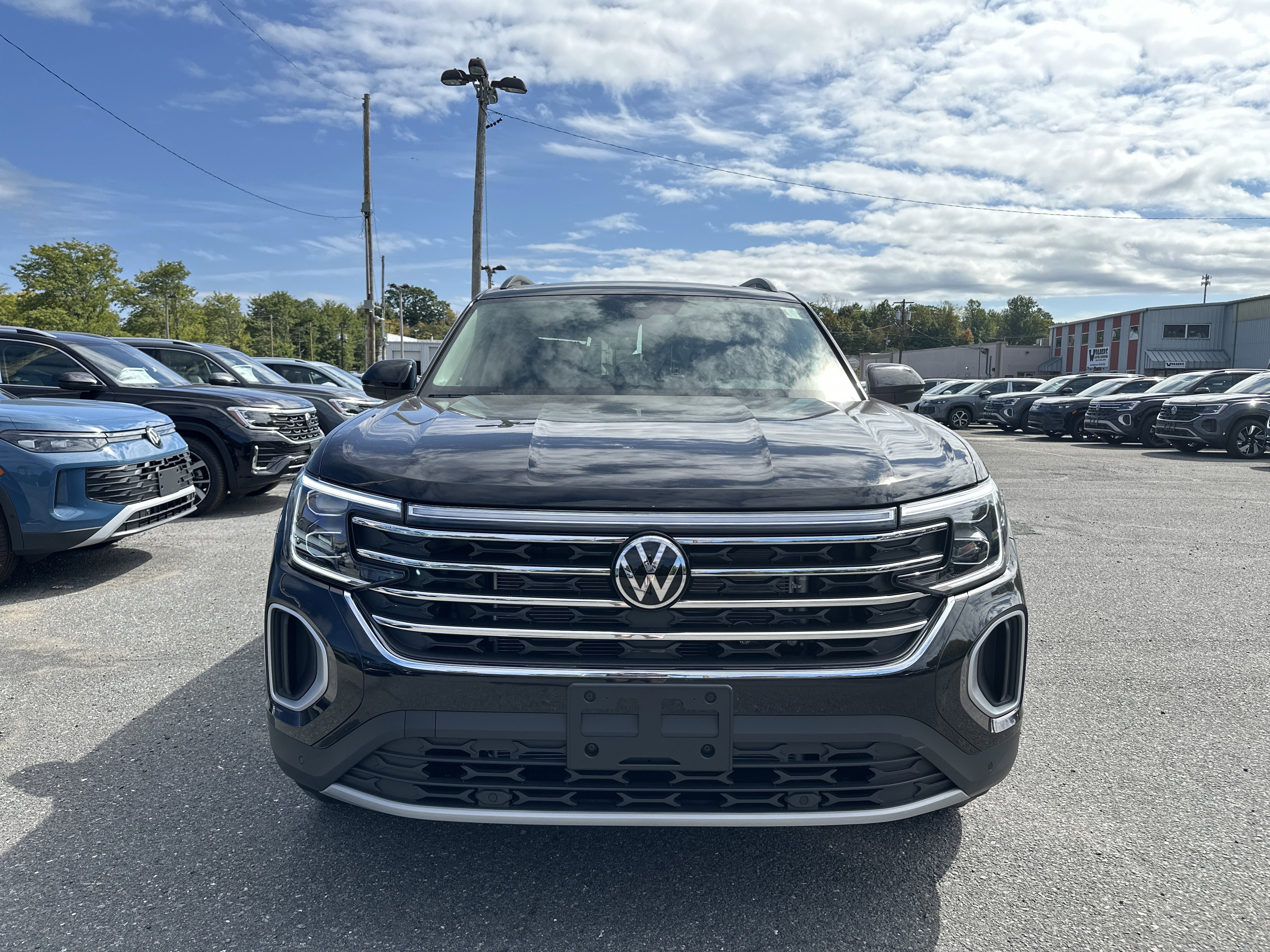 New 2026 Volkswagen Atlas SE image 2