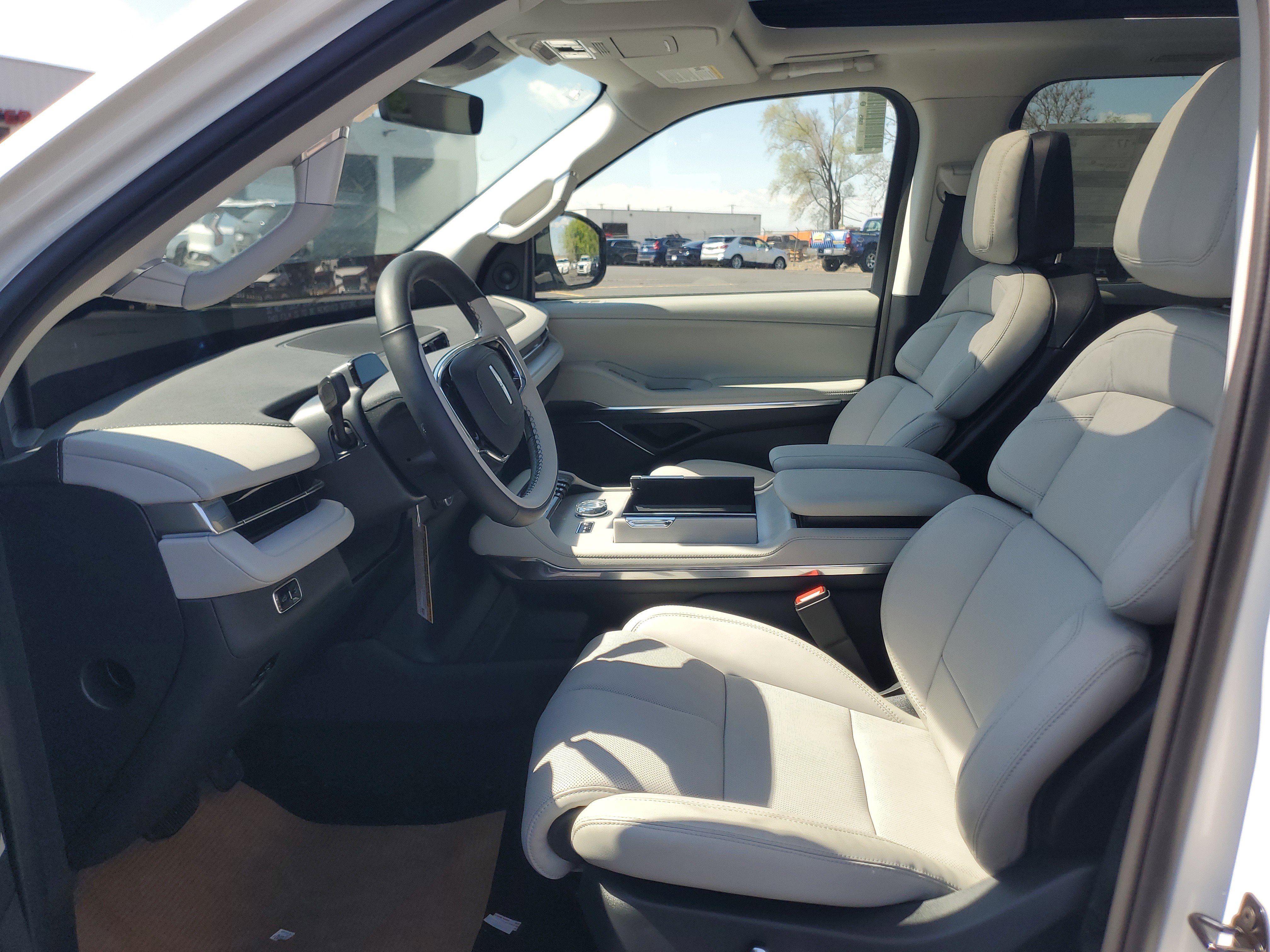 New 2026 Lincoln Navigator Reserve AWD/4WD image 12