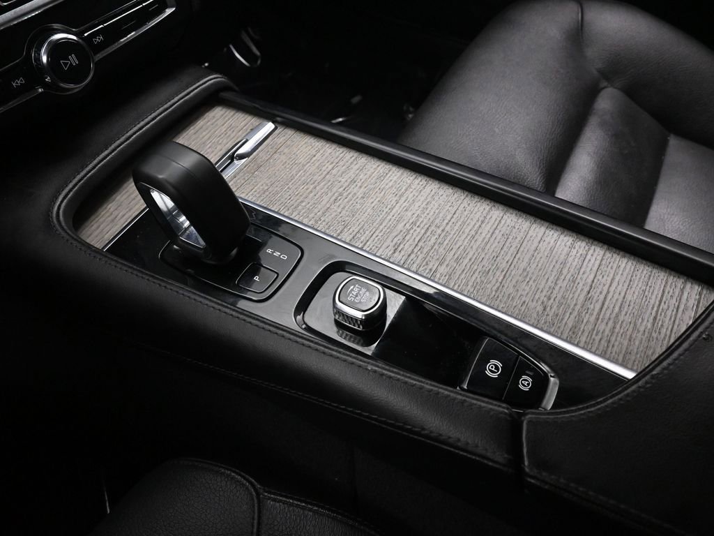 Used 2023 Volvo S90 B6 Plus image 32