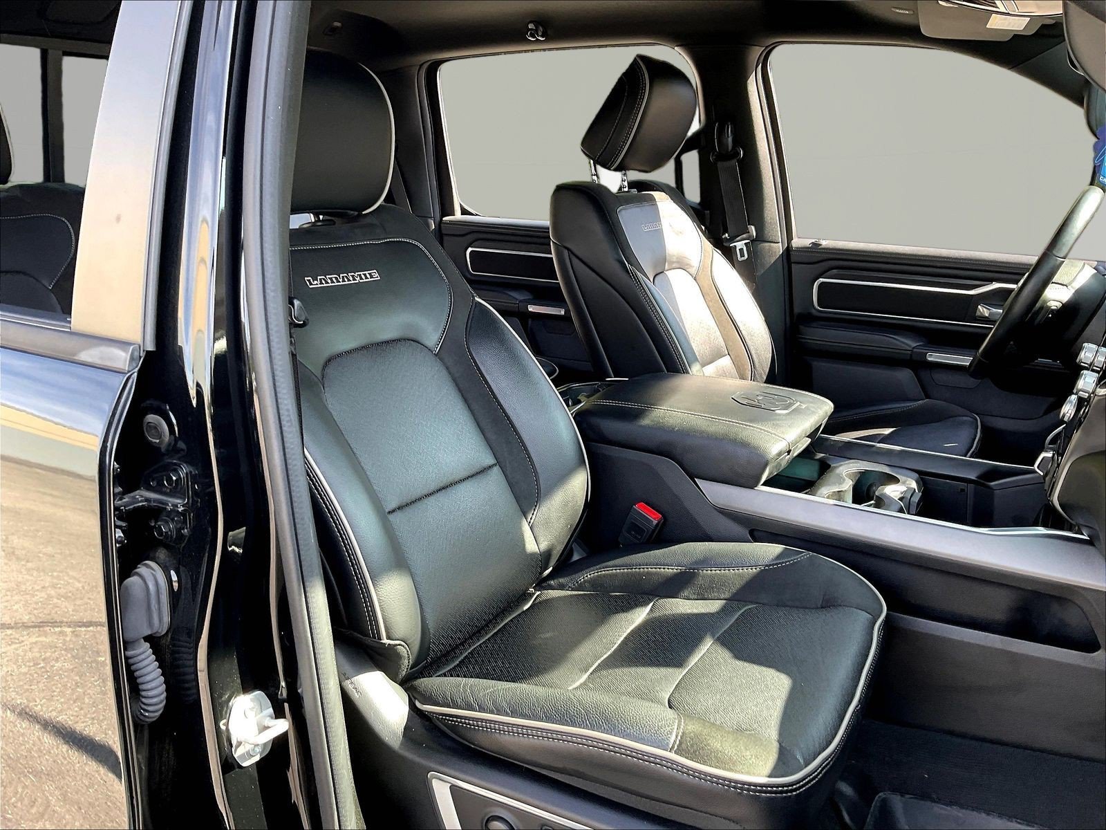 Used 2023 RAM 1500 Laramie AWD/4WD image 29