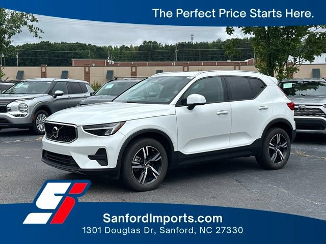 Used 2023 Volvo XC40 B4 Core w/ Convenience Package
