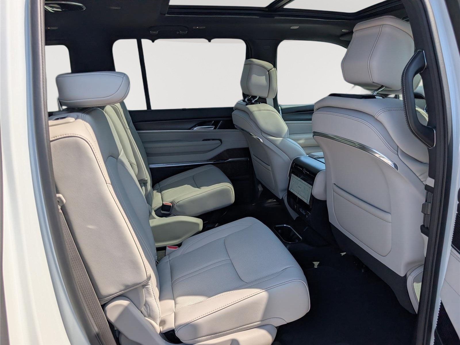 New 2026 Jeep Grand Wagoneer Summit AWD/4WD image 8