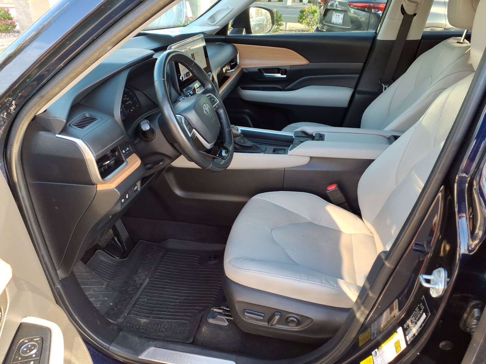 Certified 2024 Toyota Grand Highlander FWD image 15