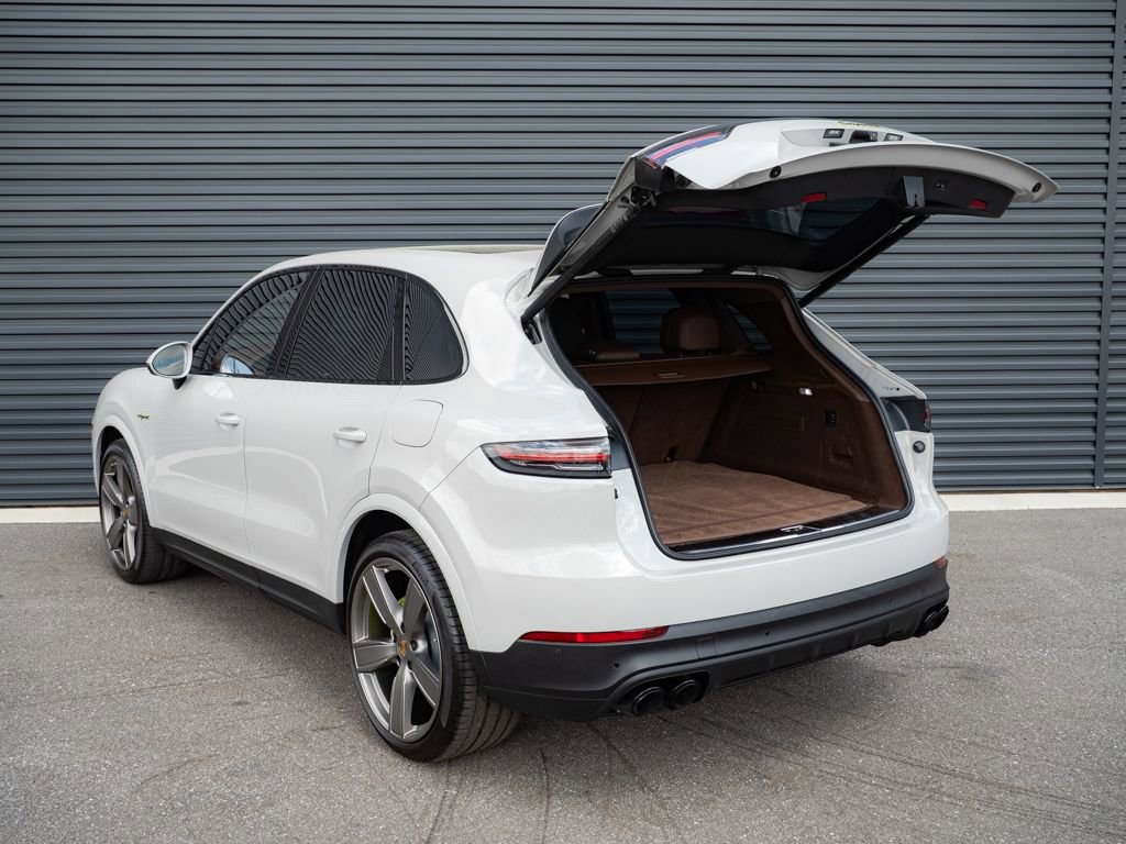 Certified 2023 Porsche Cayenne Platinum Edition image 34