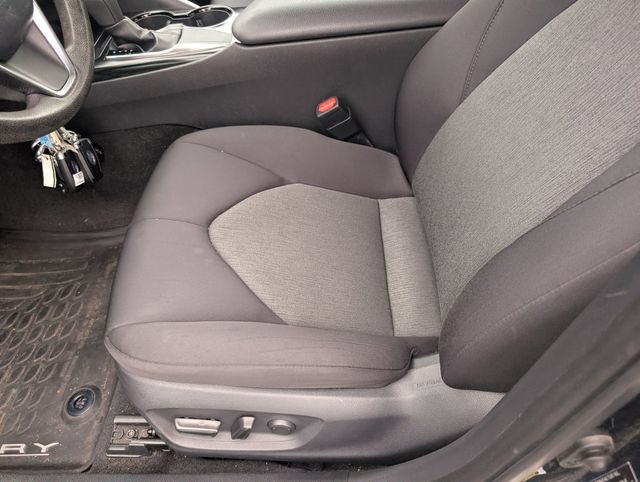 Used 2019 Toyota Camry LE FWD image 21