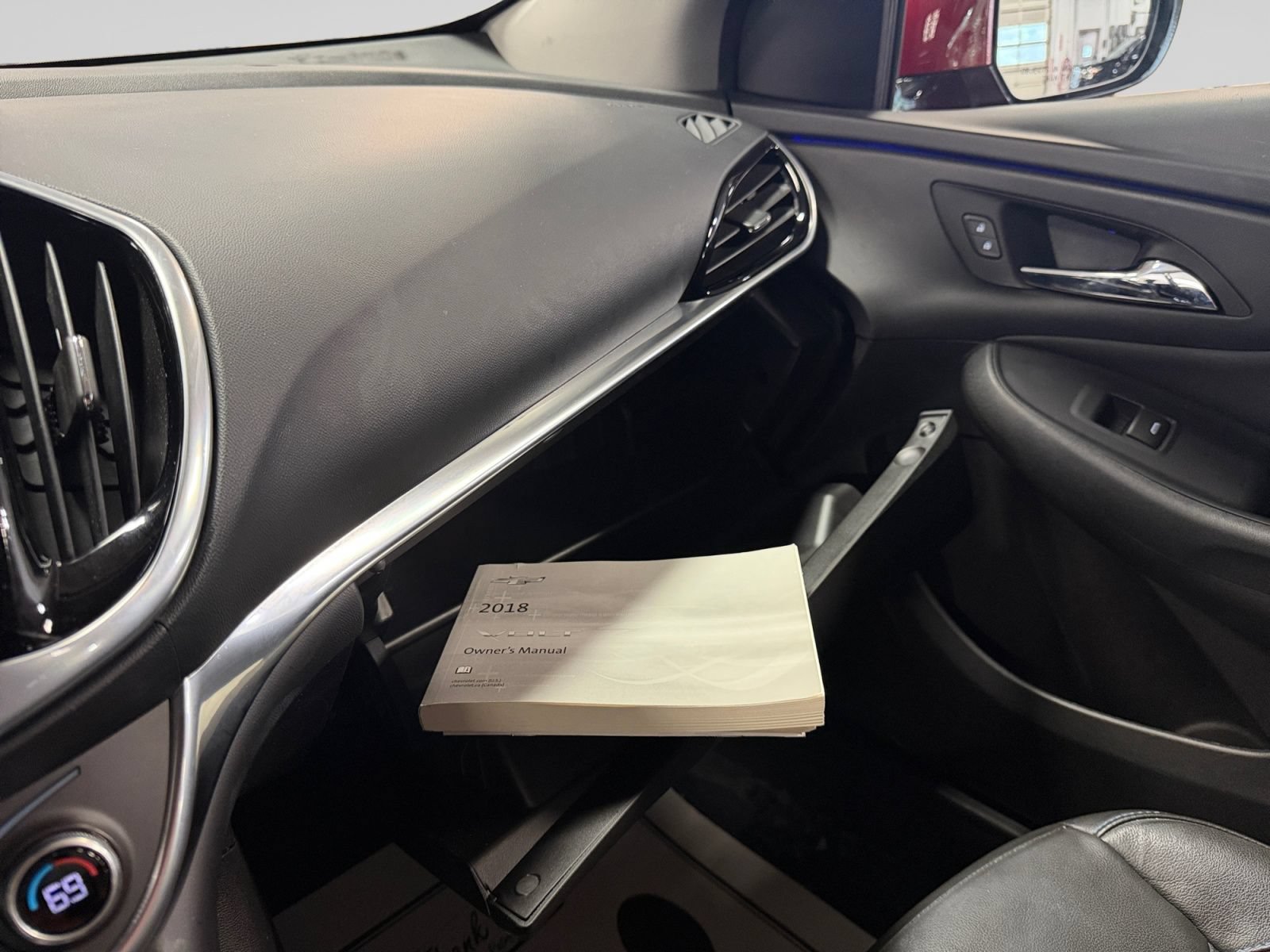 Used 2018 Chevrolet Volt Premier w/ Driver Confidence Package FWD image 34