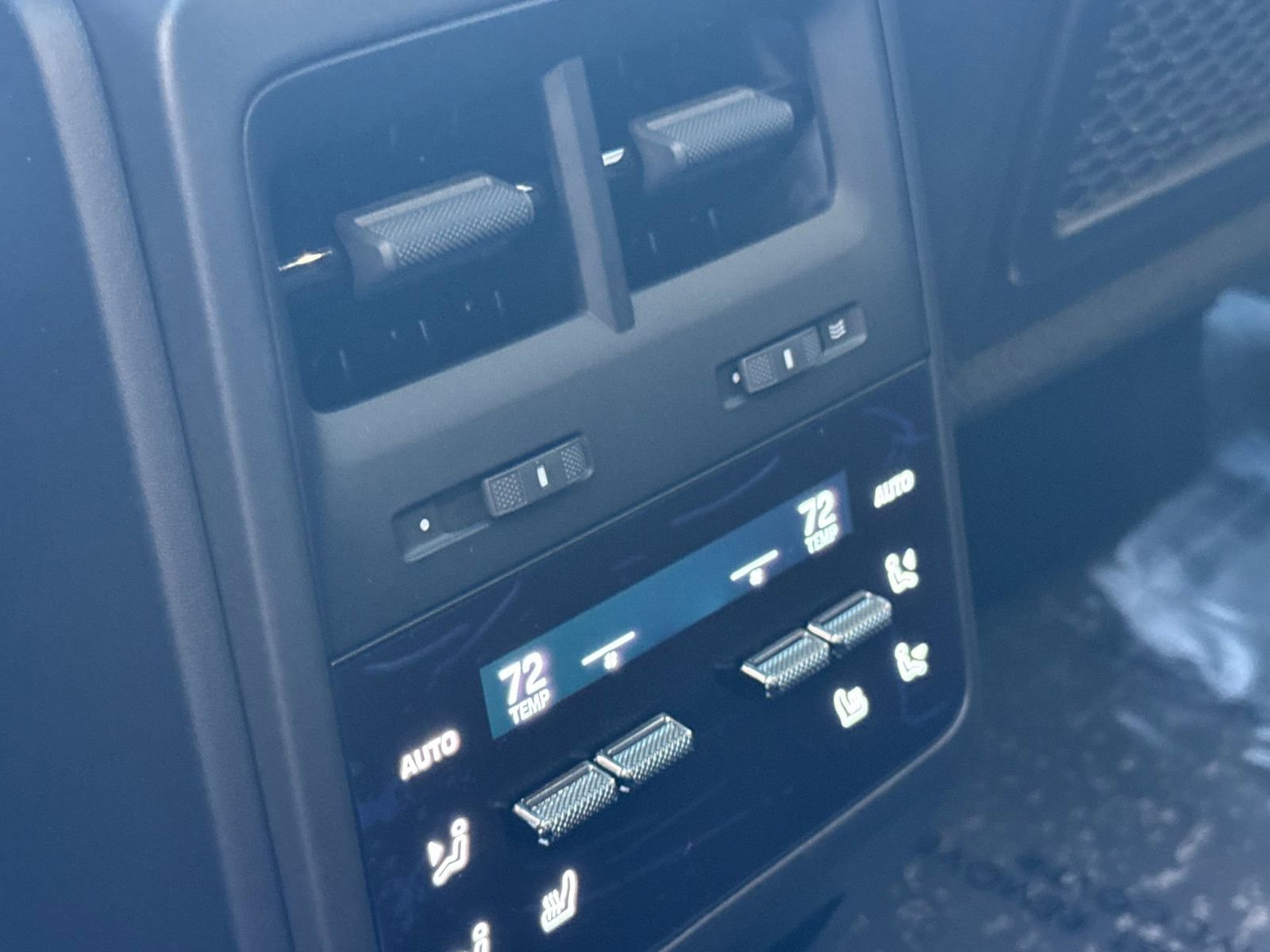 Certified 2025 Porsche Macan Electric image 15