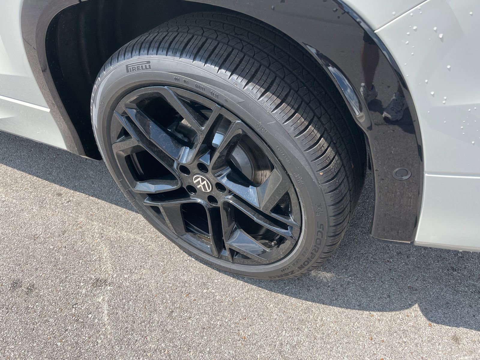 New 2026 Volkswagen Tiguan SE R-Line FWD image 5