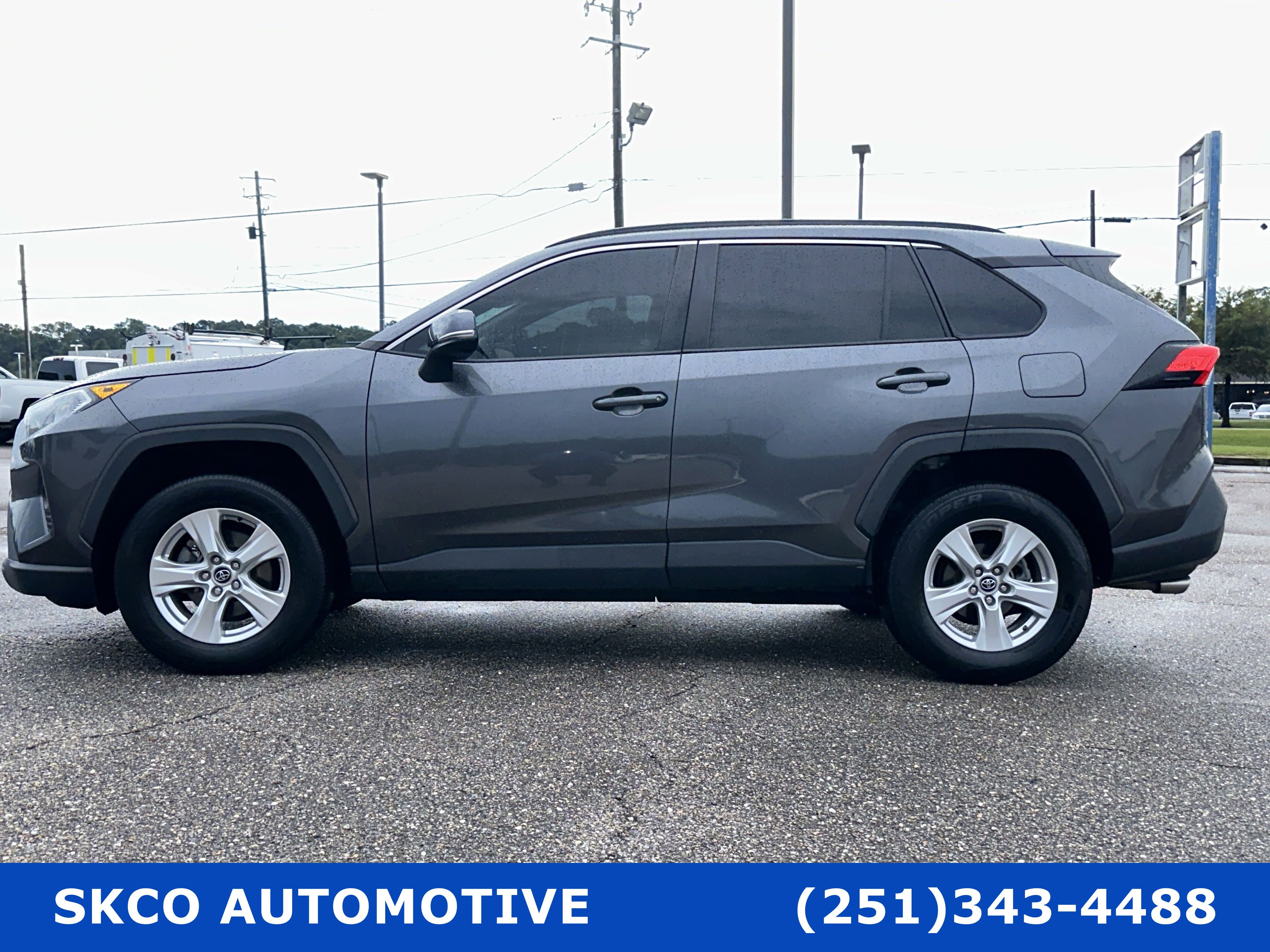 Used 2021 Toyota RAV4 XLE Premium FWD image 27