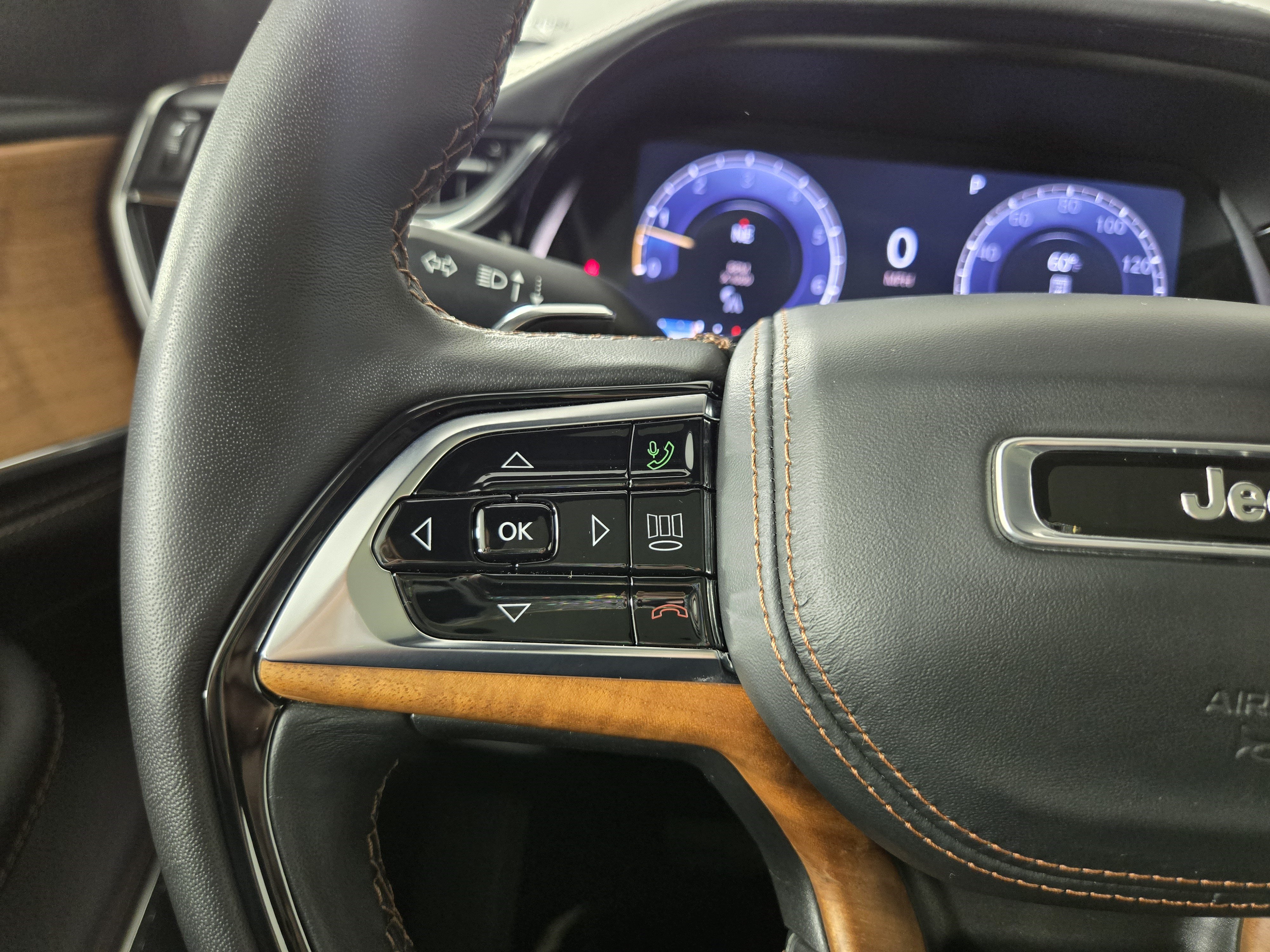 Certified 2024 Jeep Grand Cherokee Summit AWD/4WD image 16