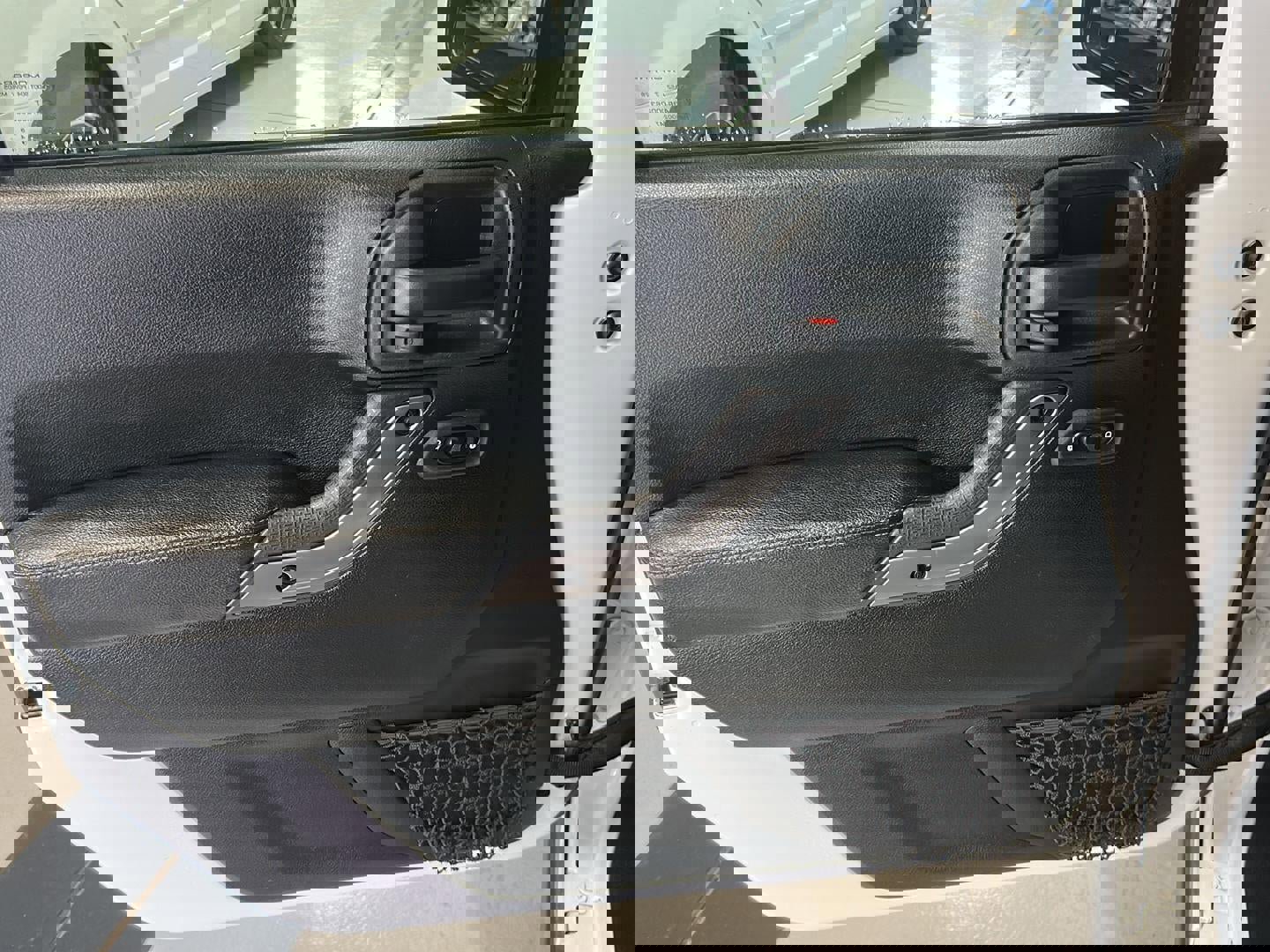 Used 2018 Jeep Wrangler Unlimited Sahara image 15