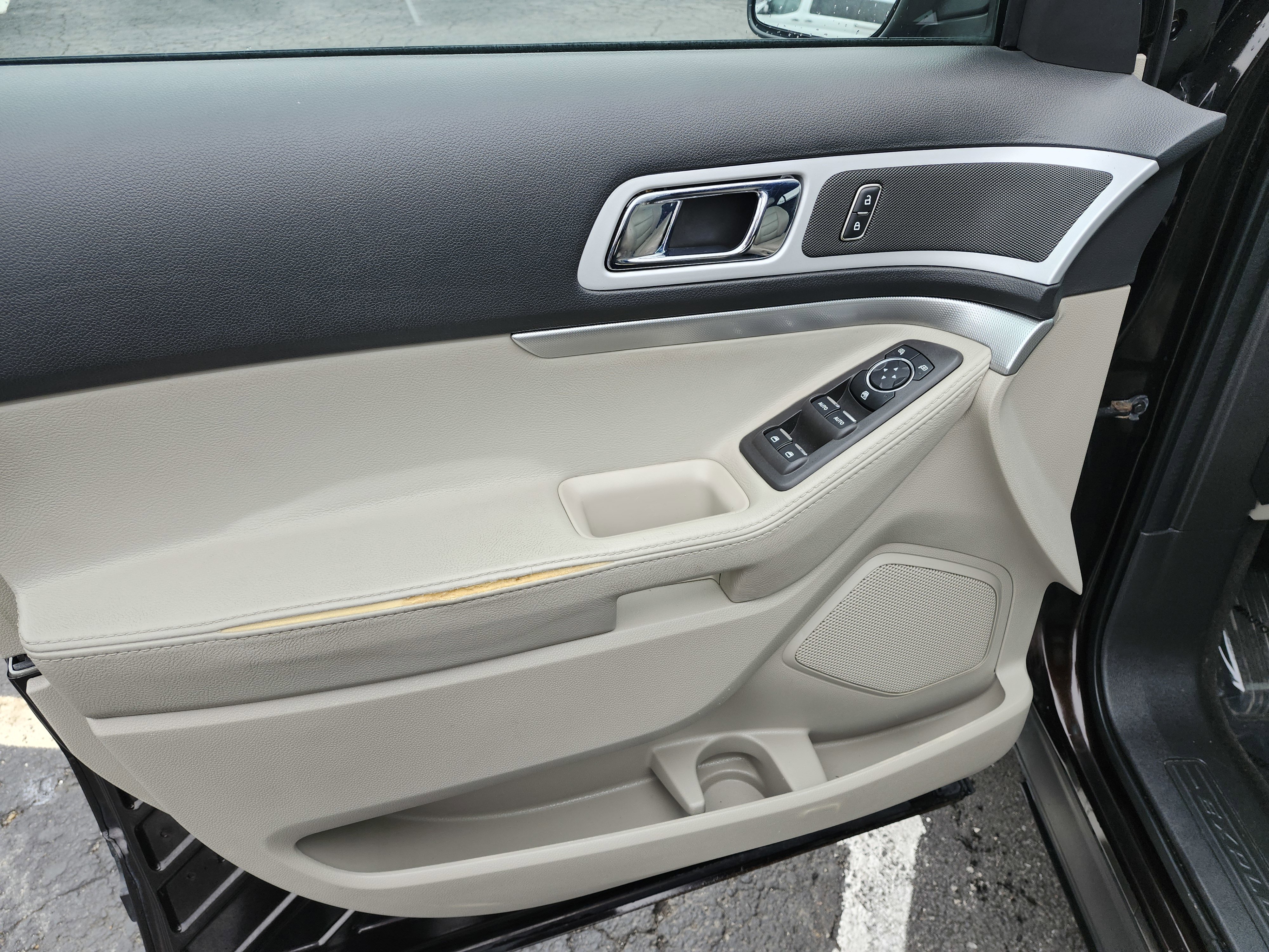 Used 2013 Ford Explorer XLT image 29