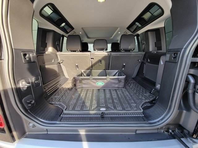 Used 2025 Land Rover Defender 110 S image 23