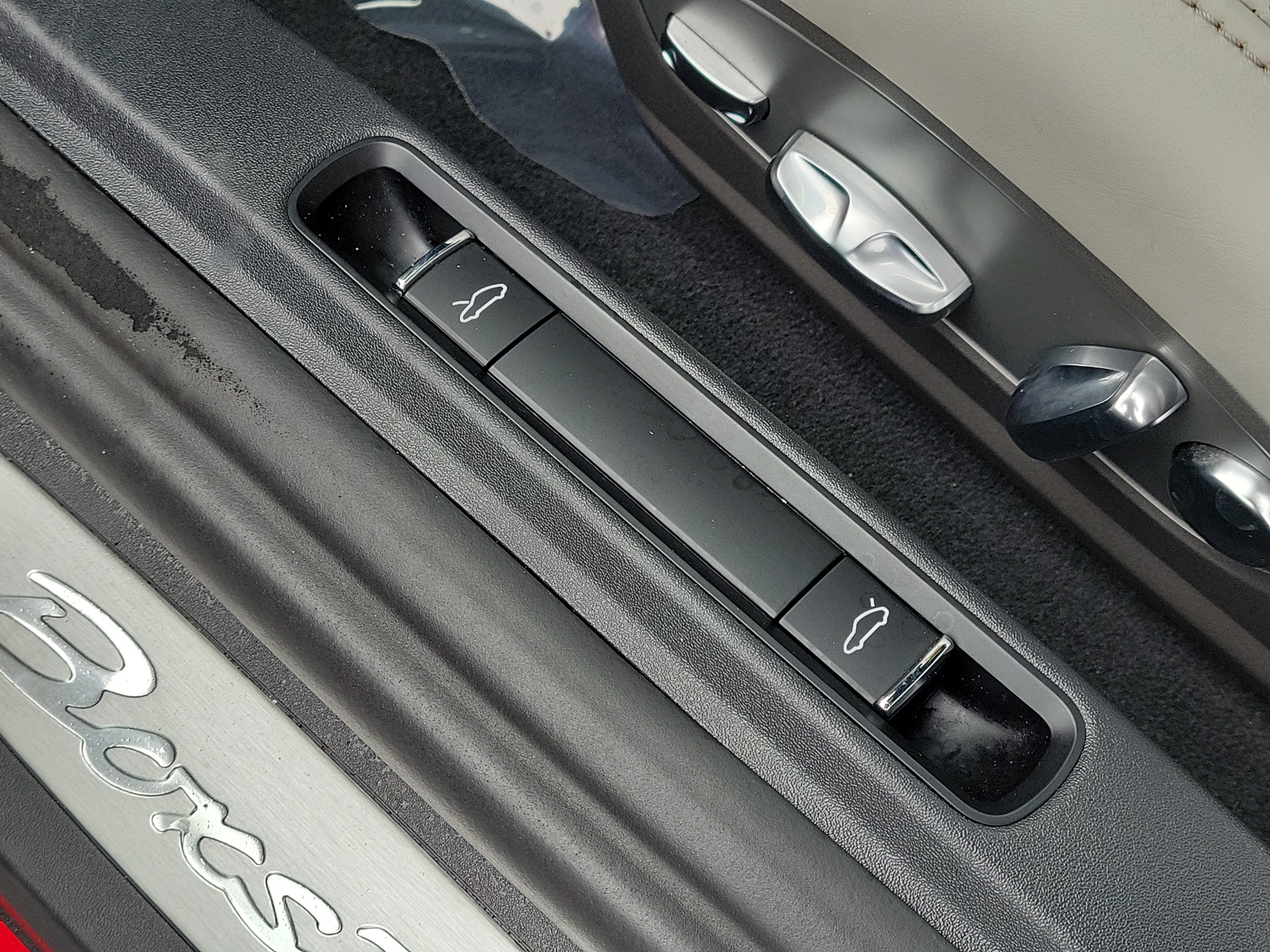 Used 2021 Porsche 718 Boxster S RWD image 12