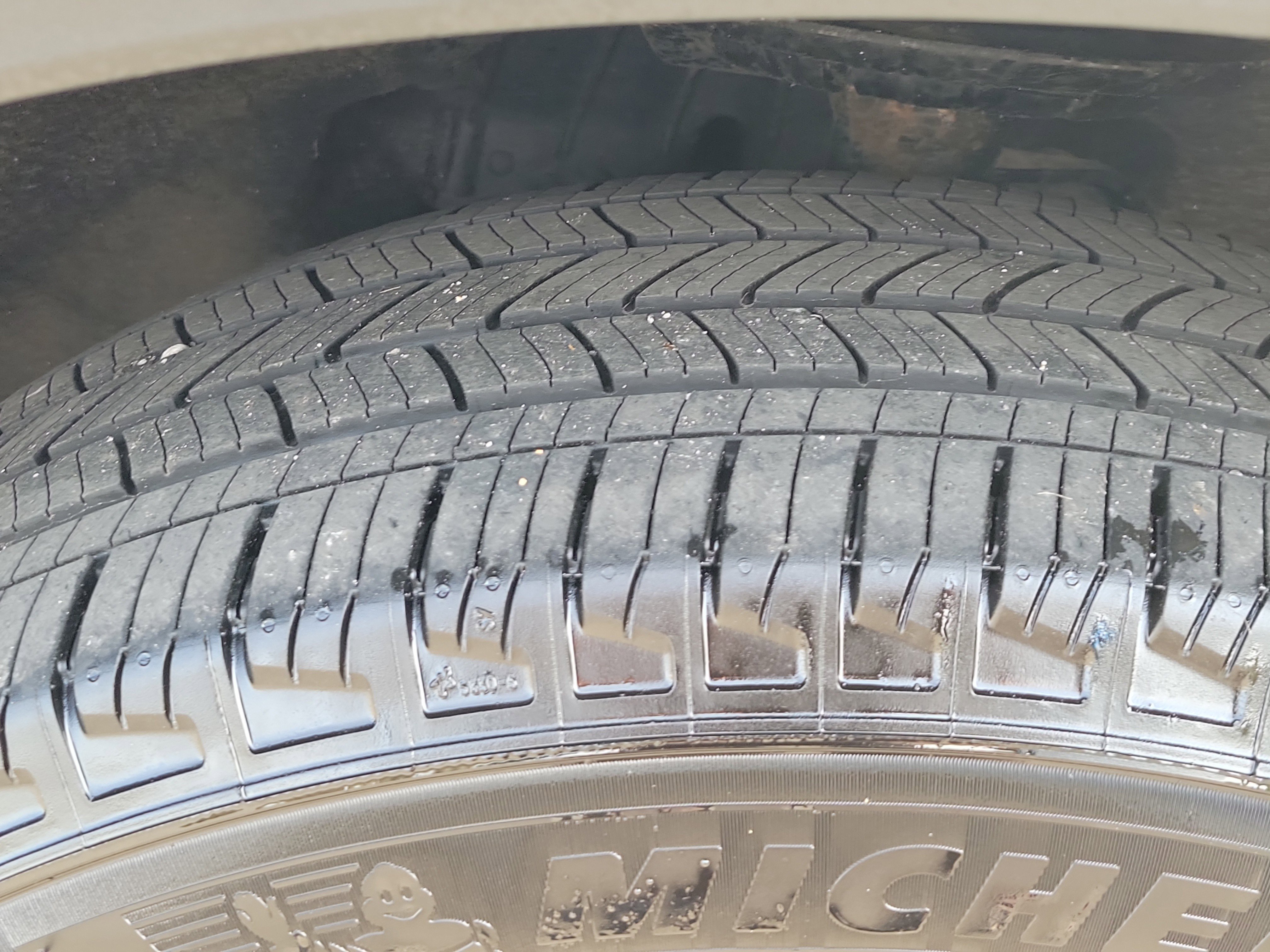 Used 2021 Ford Explorer XLT w/ Equipment Group 202A AWD/4WD image 13