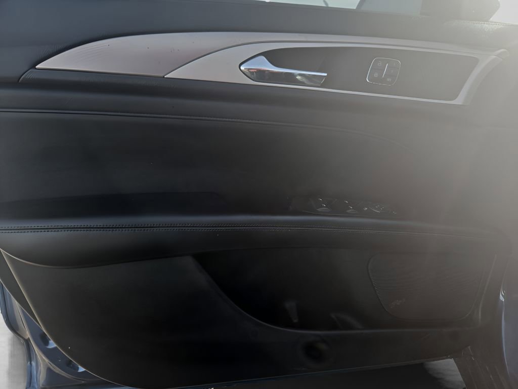Used 2019 Lincoln MKZ Premiere image 9