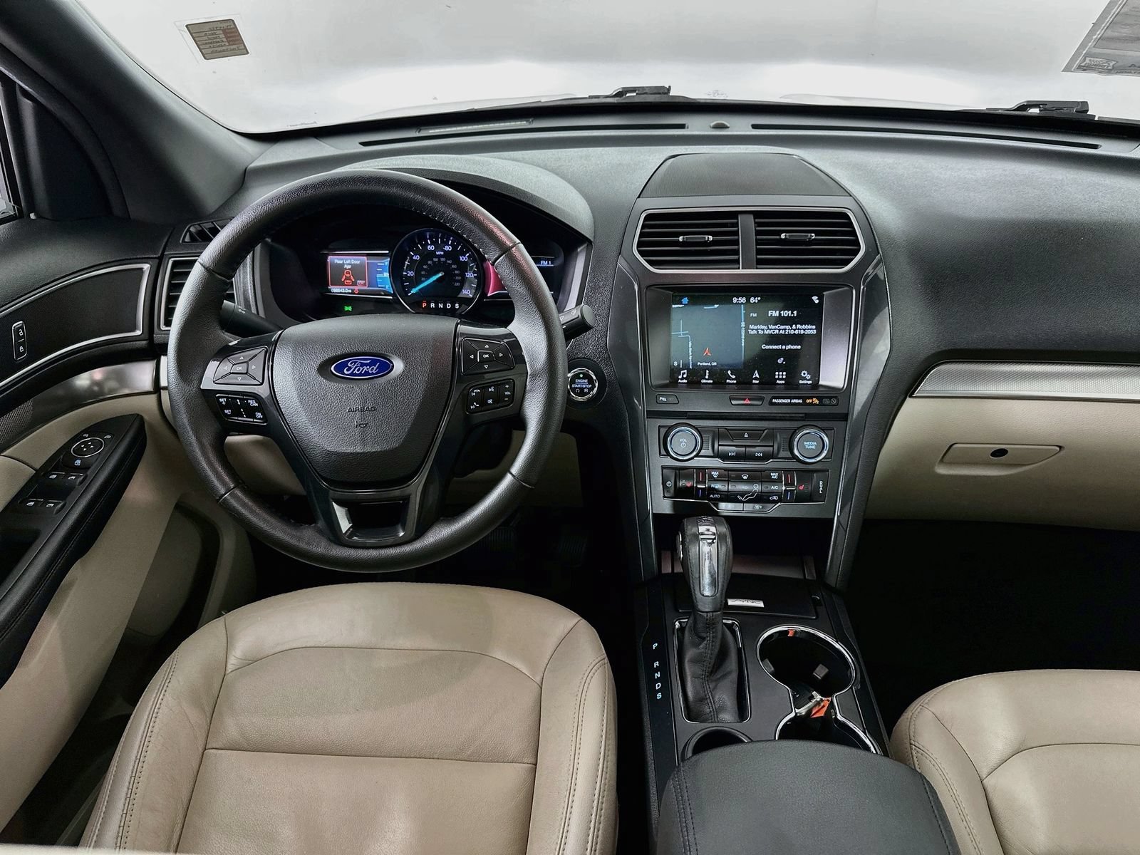 Used 2018 Ford Explorer XLT w/ Equipment Group 202A FWD image 24