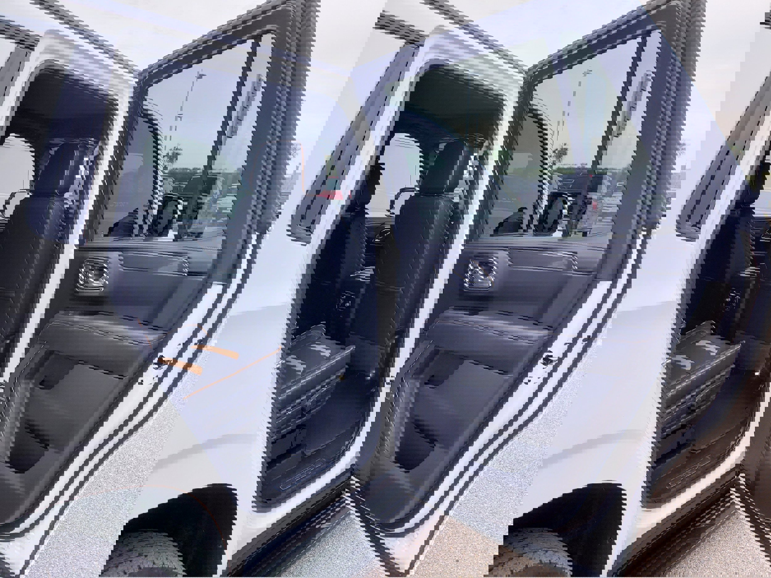 Used 2024 GMC Yukon AT4 w/ Technology Package image 15