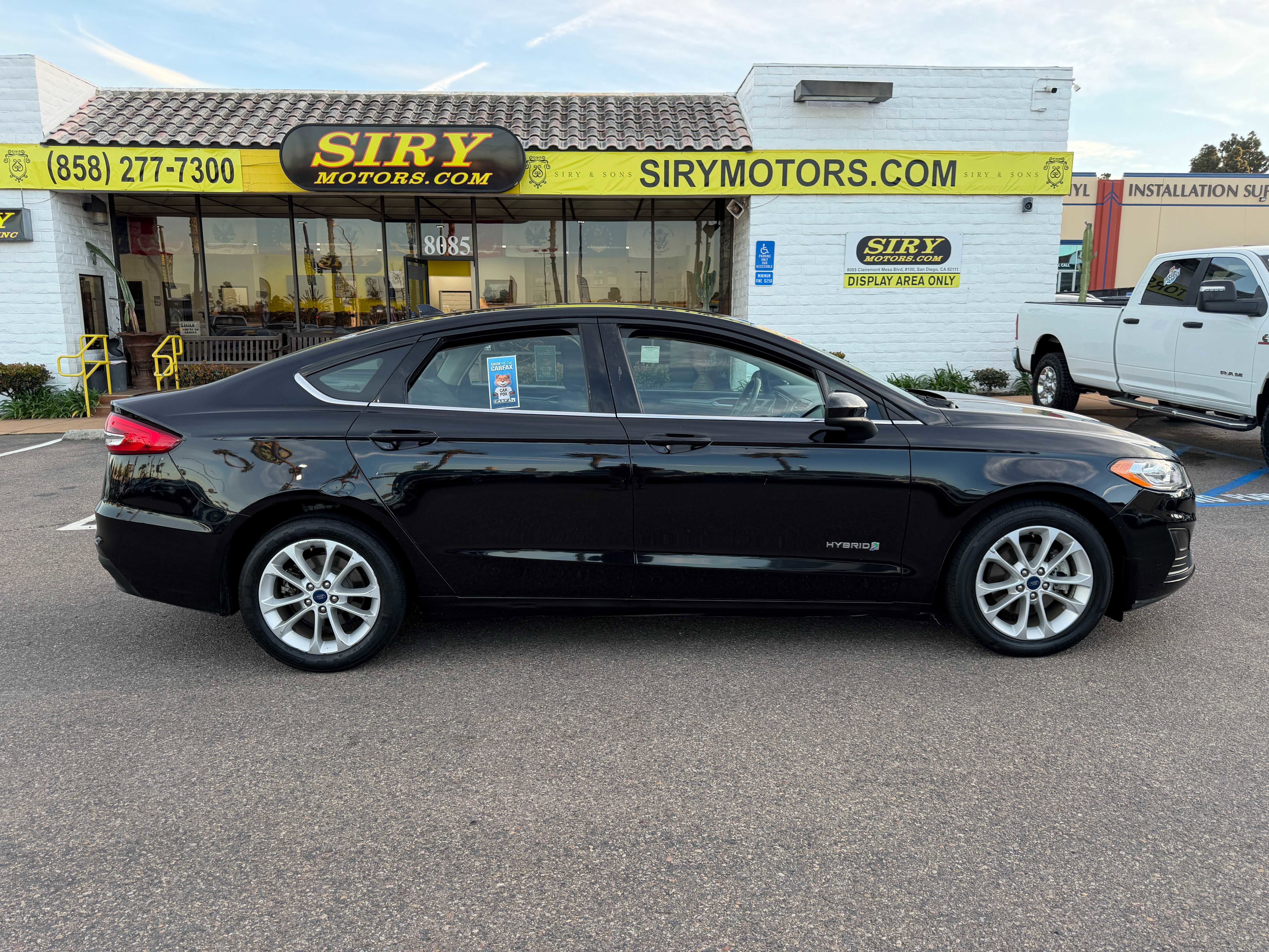 Used 2019 Ford Fusion SE FWD image 2