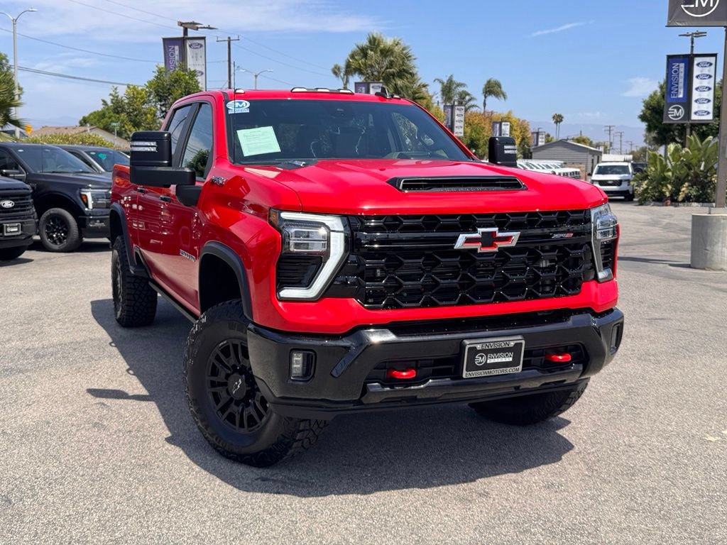 Used 2024 Chevrolet Silverado 2500 ZR2 w/ Technology Package AWD/4WD image 2