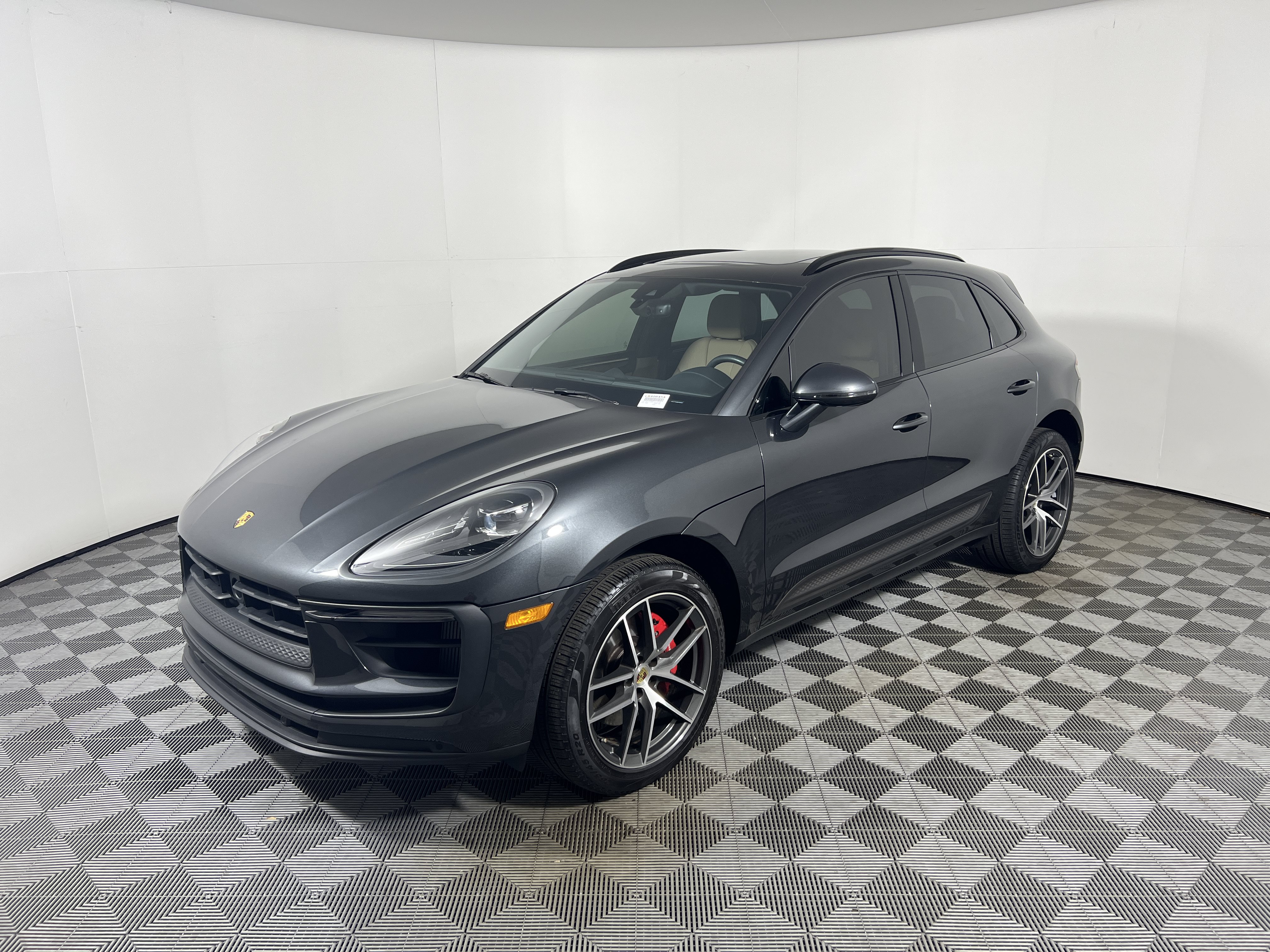 Certified 2024 Porsche Macan S AWD/4WD image 11