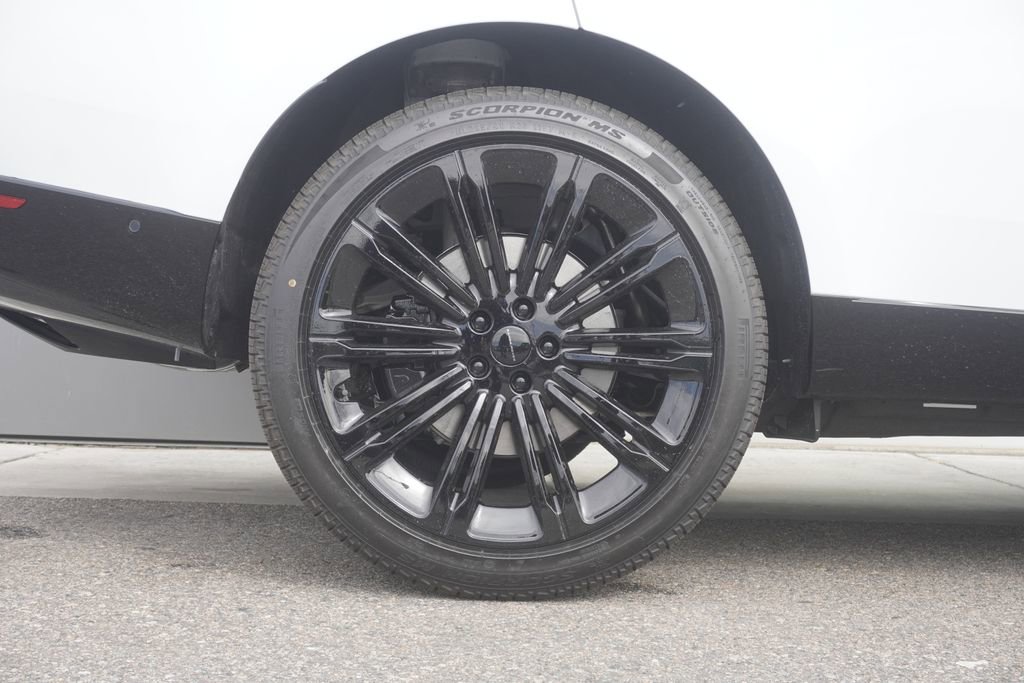 New 2026 Land Rover Range Rover SE image 34