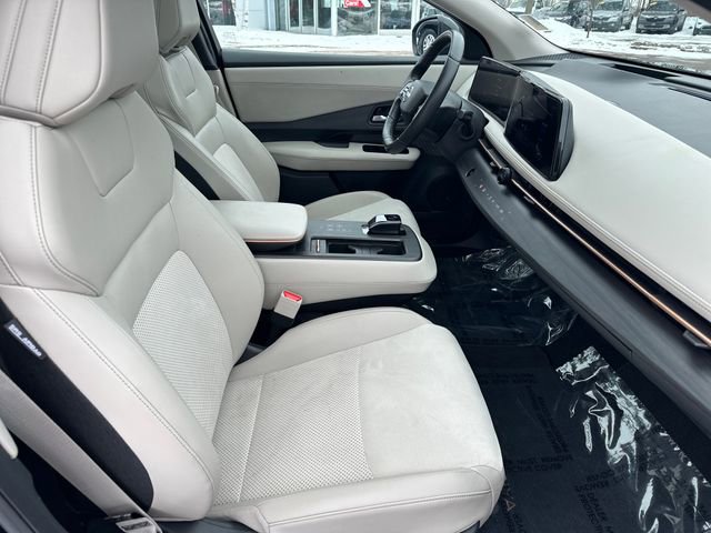 Used 2024 Nissan Ariya AWD image 28