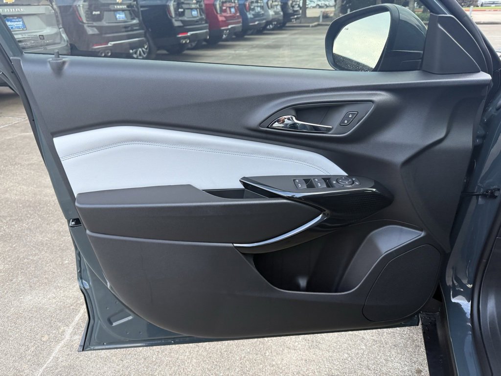 New 2026 Chevrolet Trax LT w/ Sunroof Package image 19