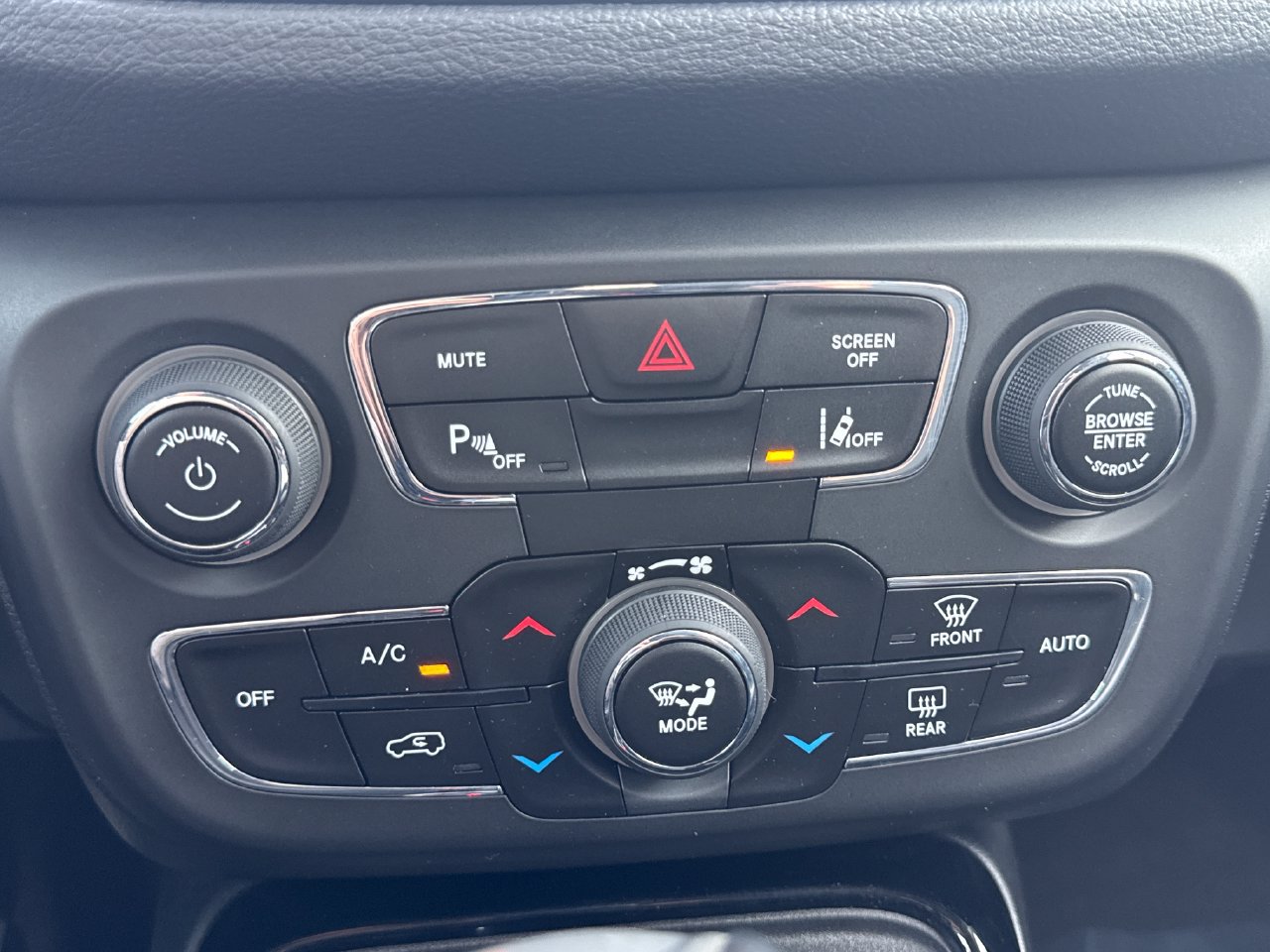 Used 2018 Jeep Compass Limited w/ Navigation Group FWD image 22