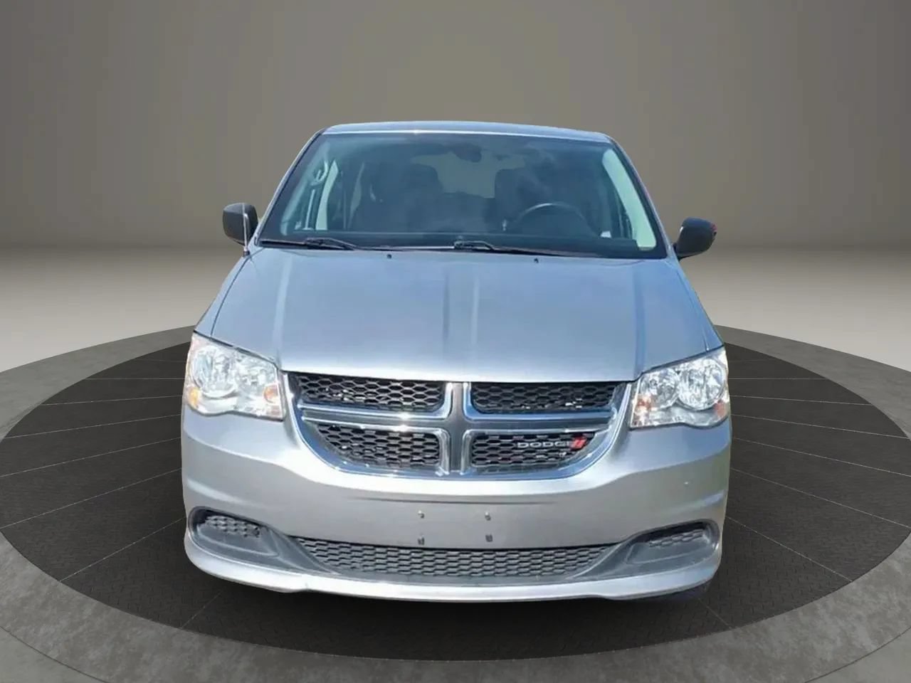 Used 2018 Dodge Grand Caravan FWD image 2