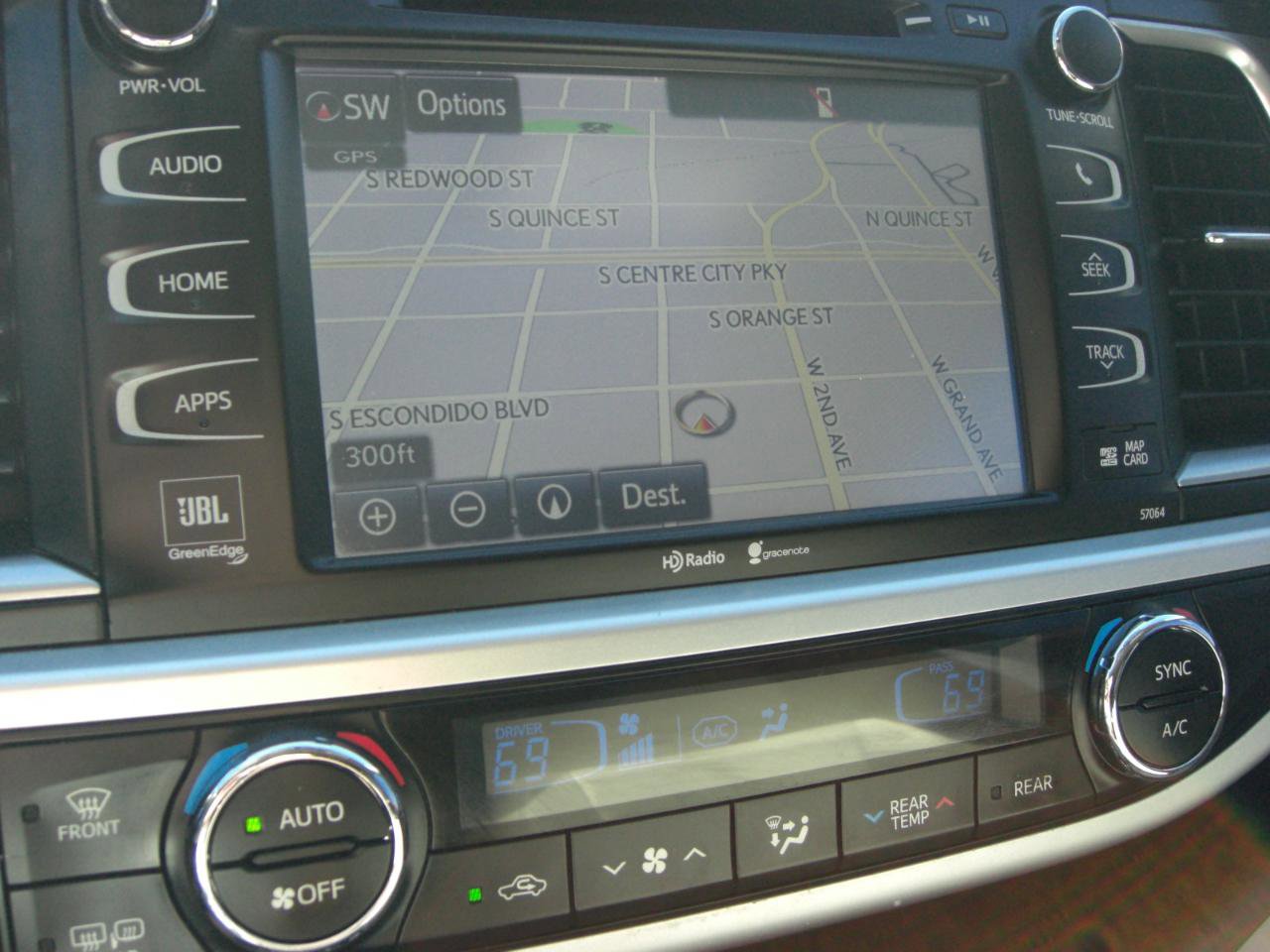 Used 2014 Toyota Highlander Limited FWD image 28