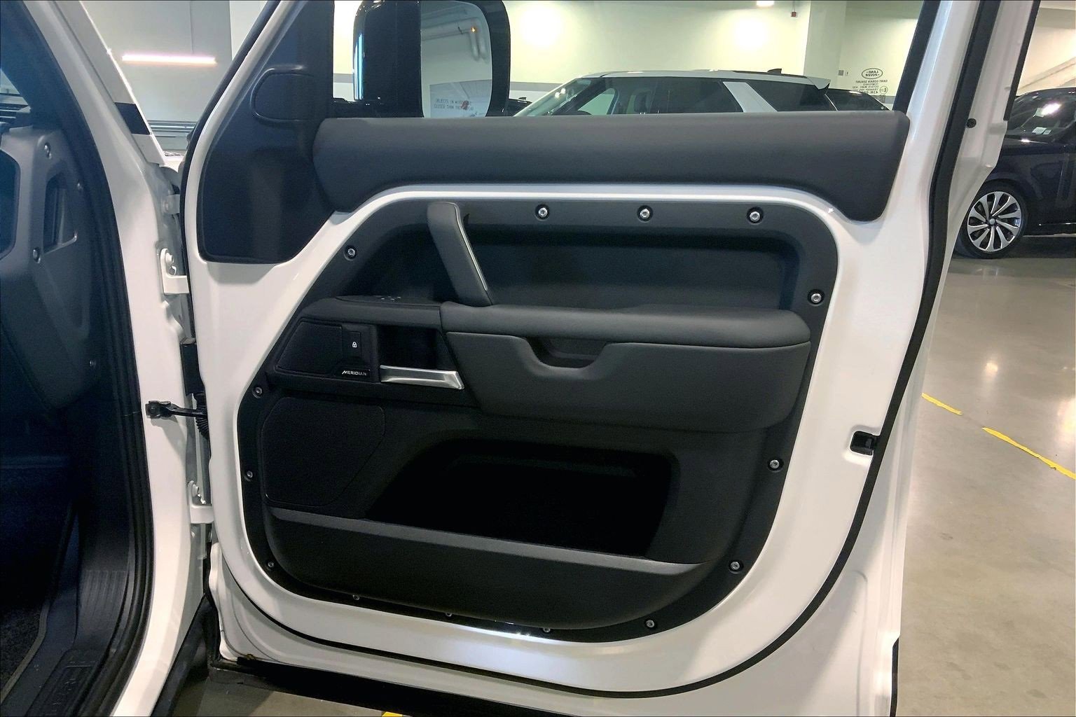 Used 2025 Land Rover Defender 130 S image 22