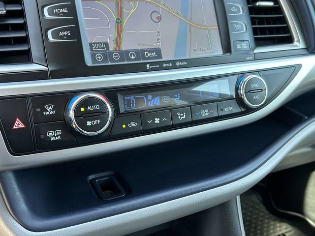 Used 2017 Toyota Highlander XLE AWD/4WD image 28