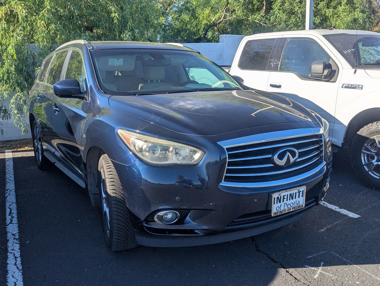 Used 2015 INFINITI QX60 AWD w/ Deluxe Touring Package image 4