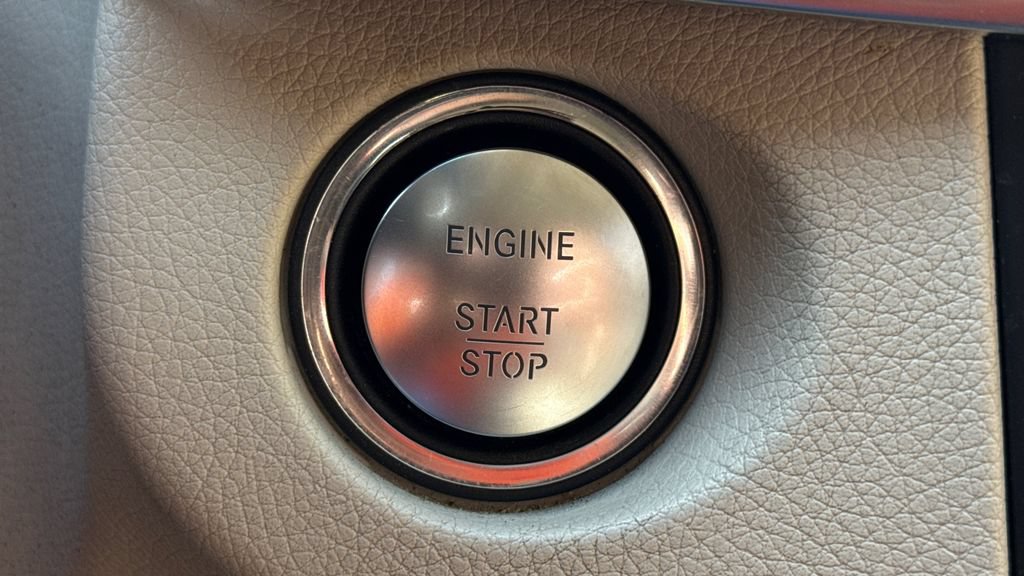 Used 2014 Mercedes-Benz E 350 Sedan image 34