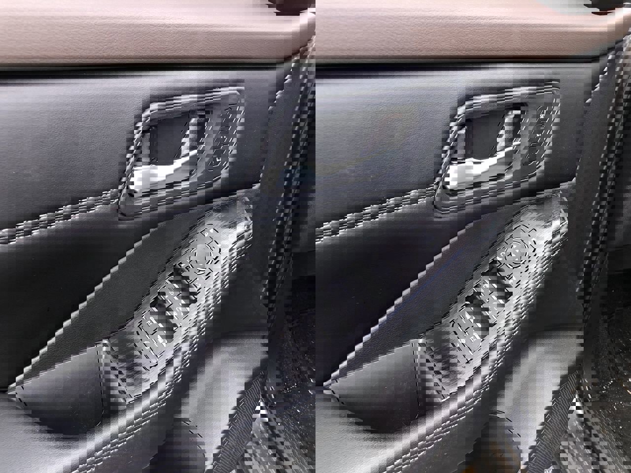 Used 2023 Nissan Rogue SL w/ SL Premium Package image 13