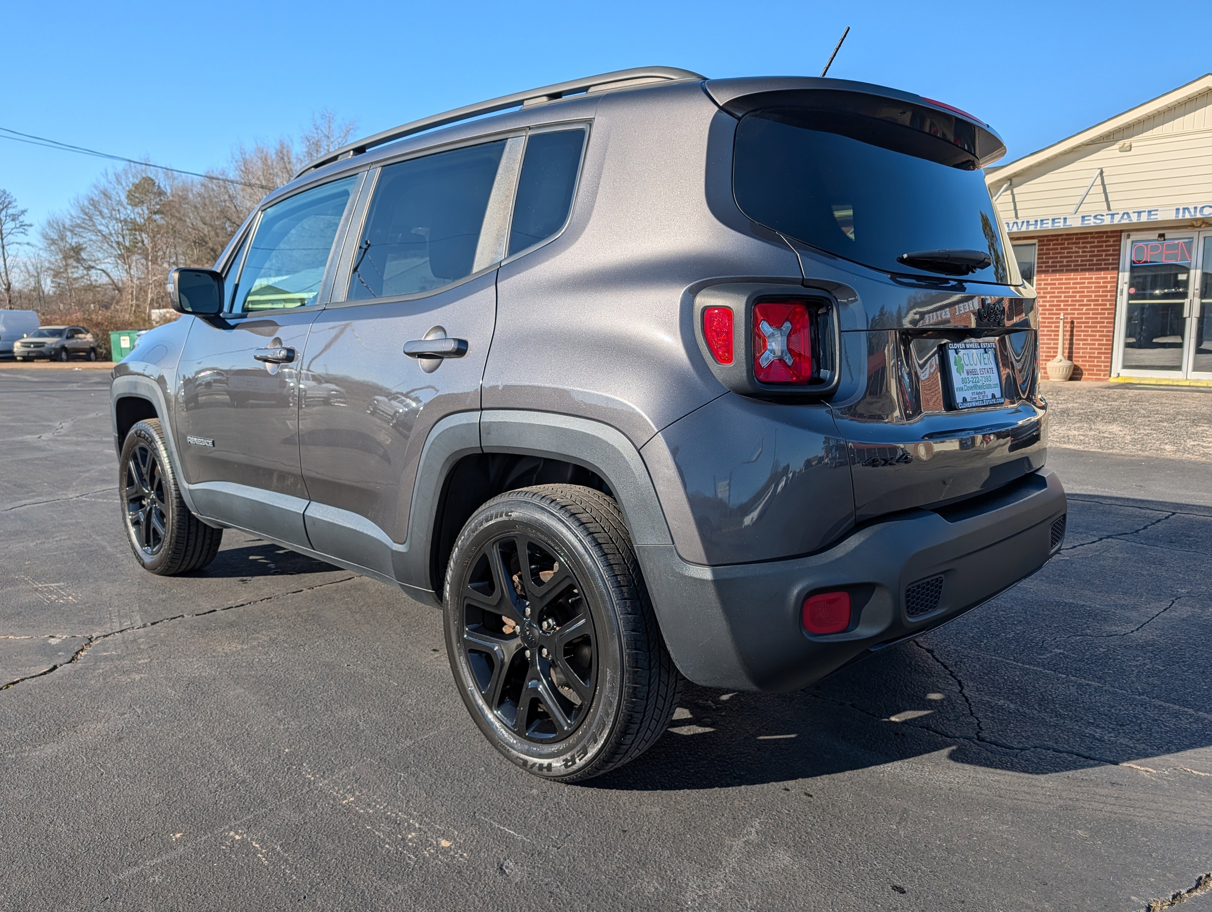 Used 2017 Jeep Renegade Altitude AWD/4WD image 8