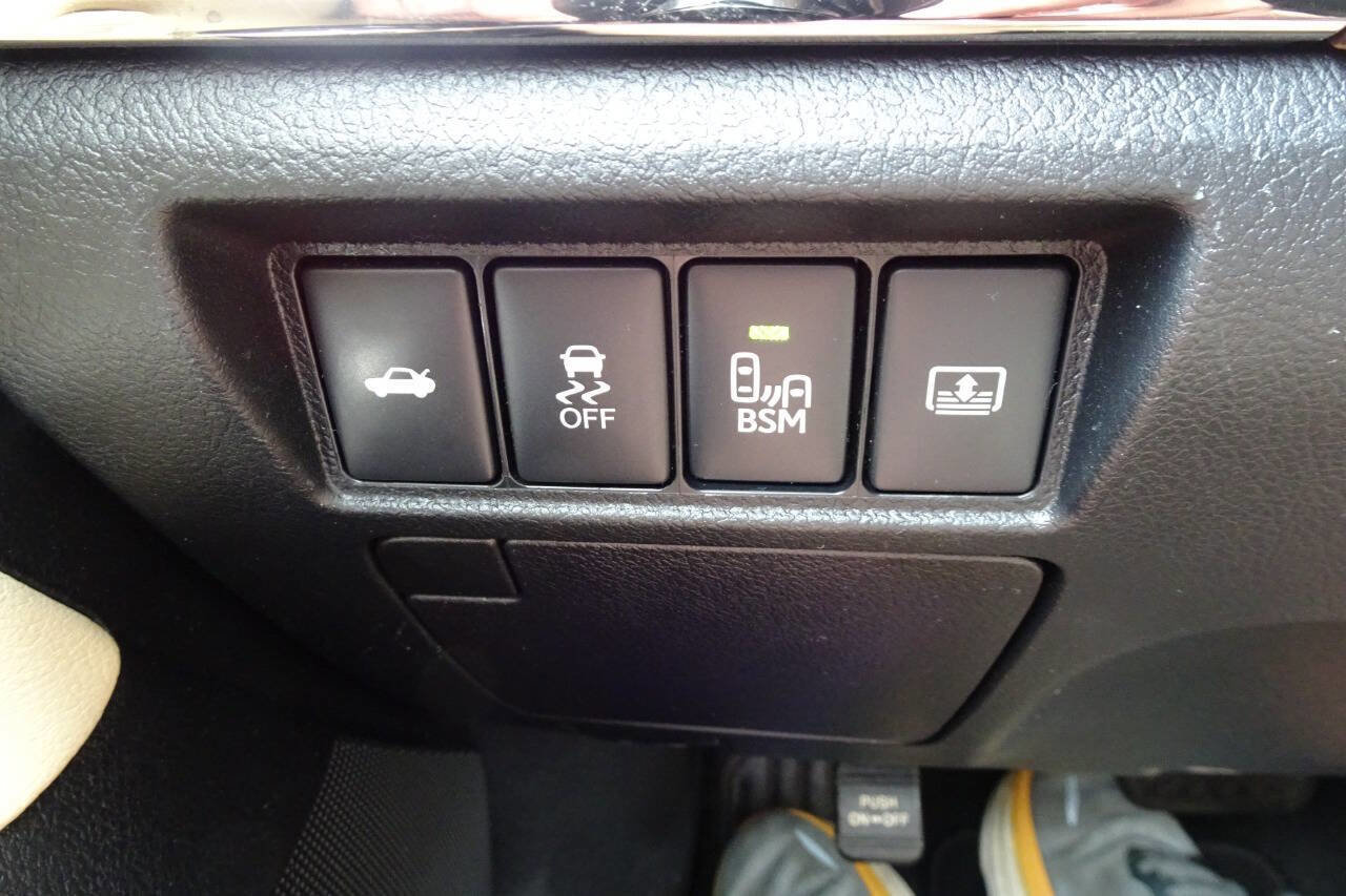 Used 2013 Toyota Avalon Limited FWD image 23