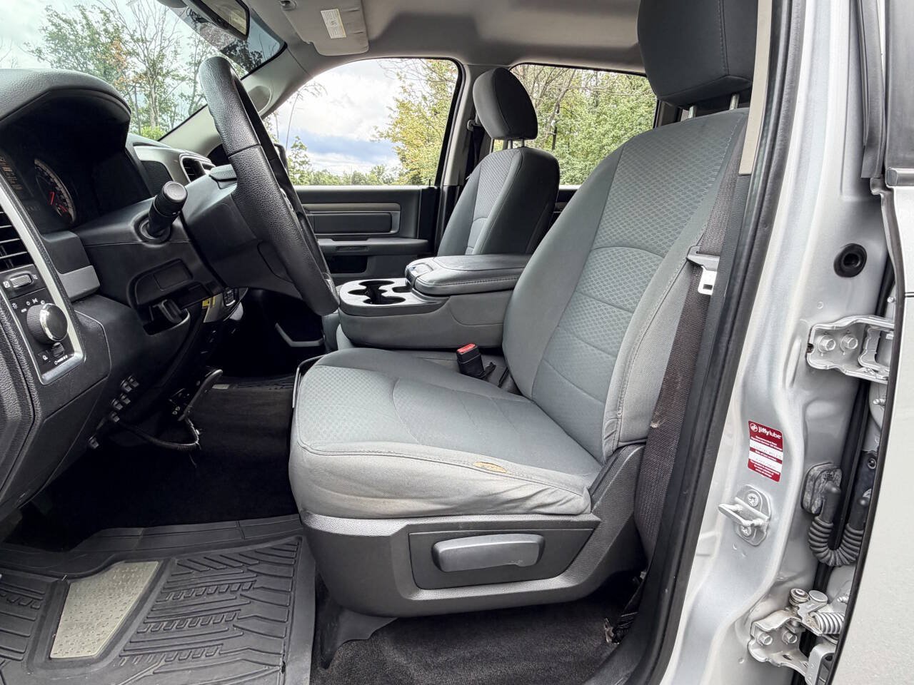 Used 2016 RAM 1500 Classic SLT AWD/4WD image 14