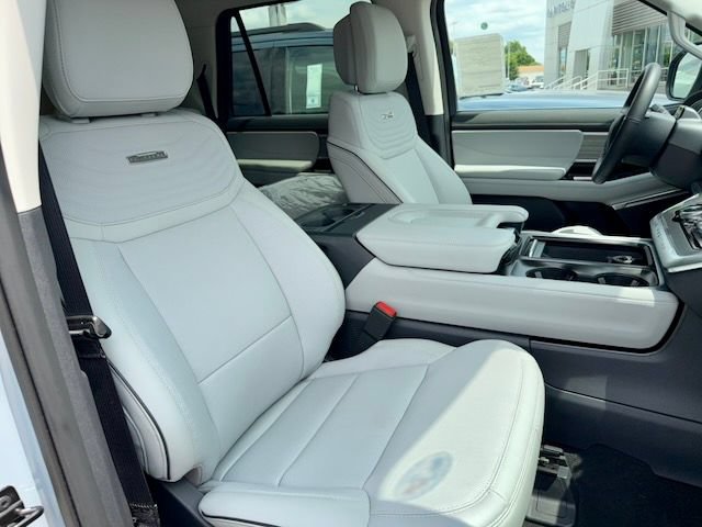 New 2027 Ford Expedition Max Platinum w/ Platinum Ultimate Package AWD/4WD image 9