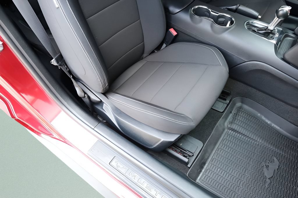 Used 2015 Ford Mustang Coupe RWD image 22