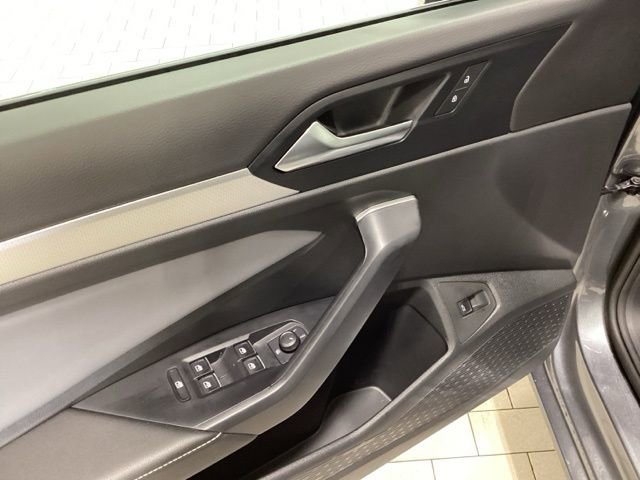 Used 2025 Volkswagen Jetta SE w/ Sunroof Package image 18