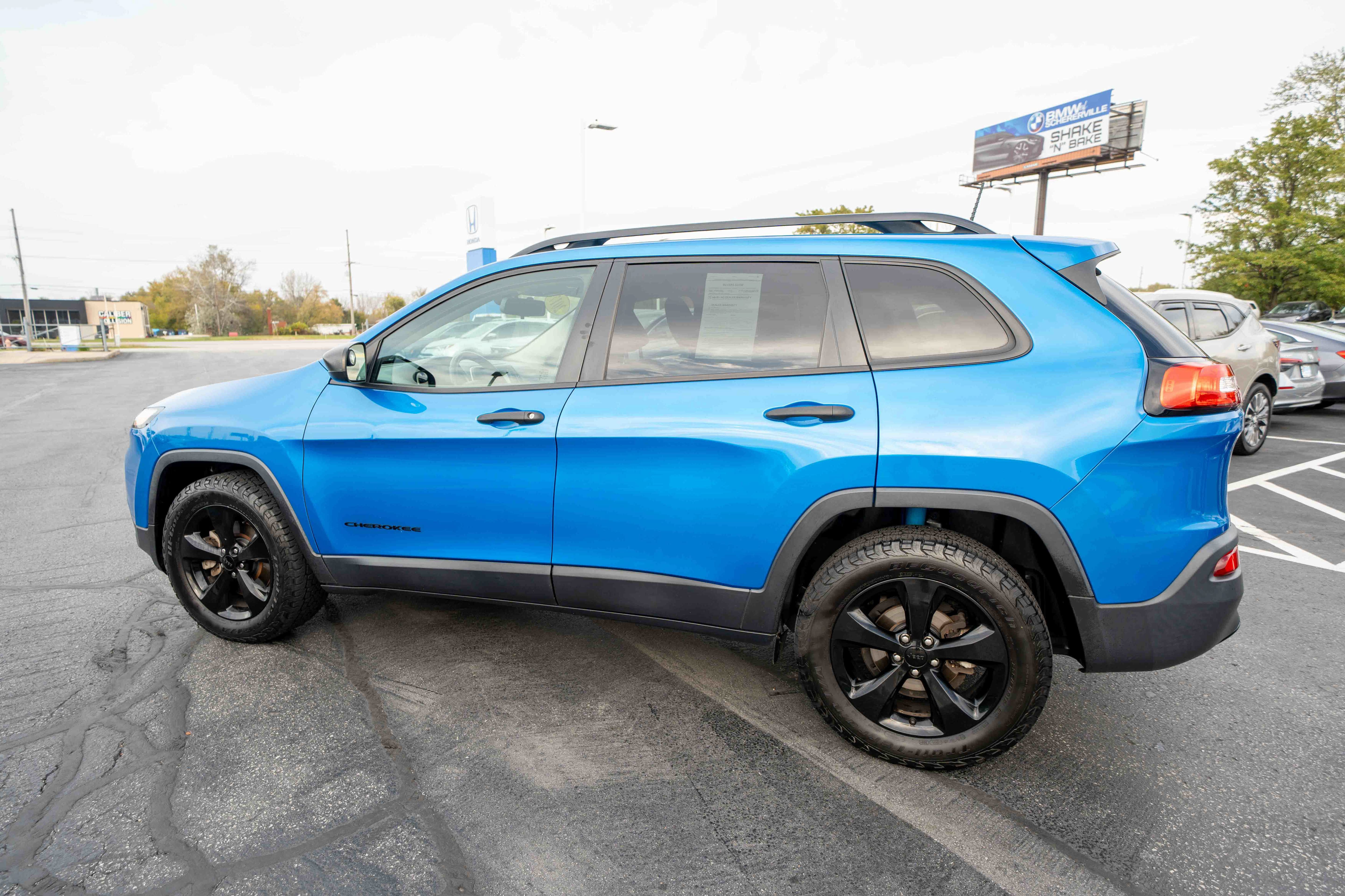 Used 2017 Jeep Cherokee Sport w/ Cold Weather Group FWD image 4